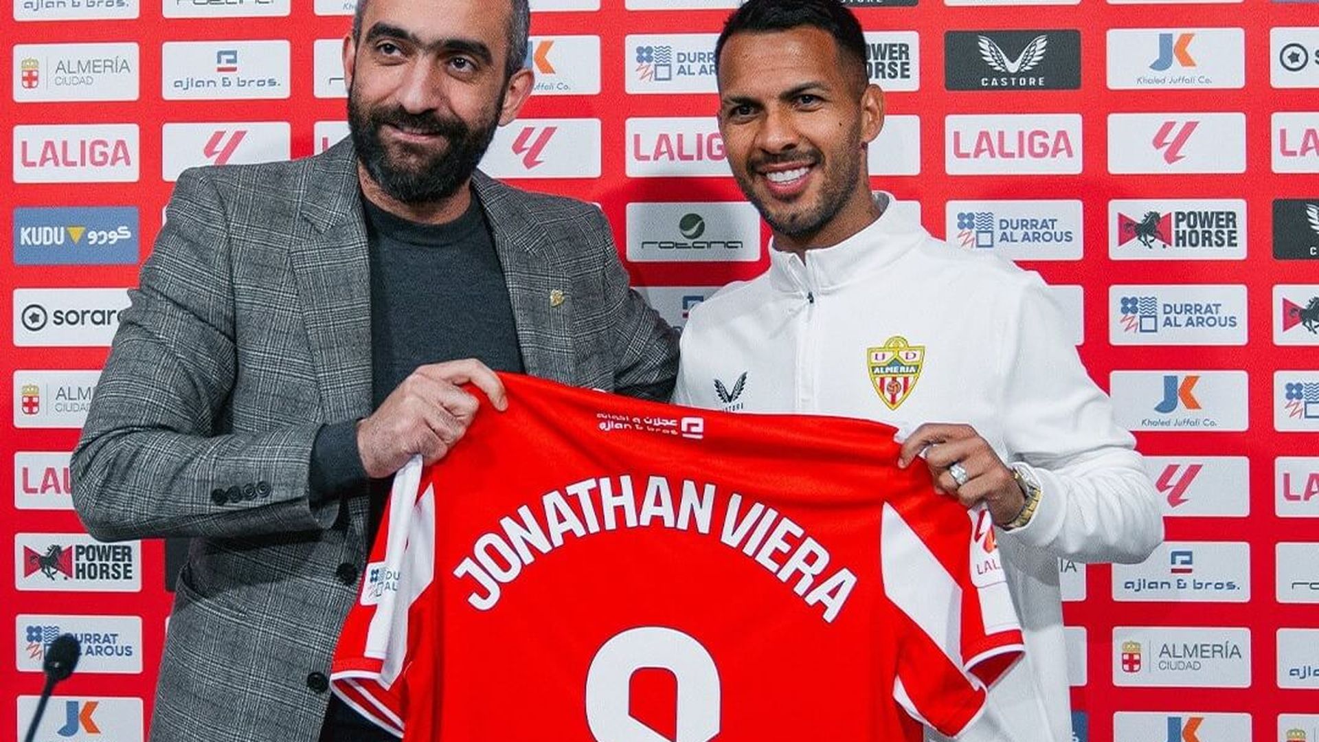 jonathan_viera_en_su_presentacion_con_el_almeria_foto_uda_001.jpg jonathan_viera_en_su_presentacion_con_el_almeria_foto_uda_001.jpg