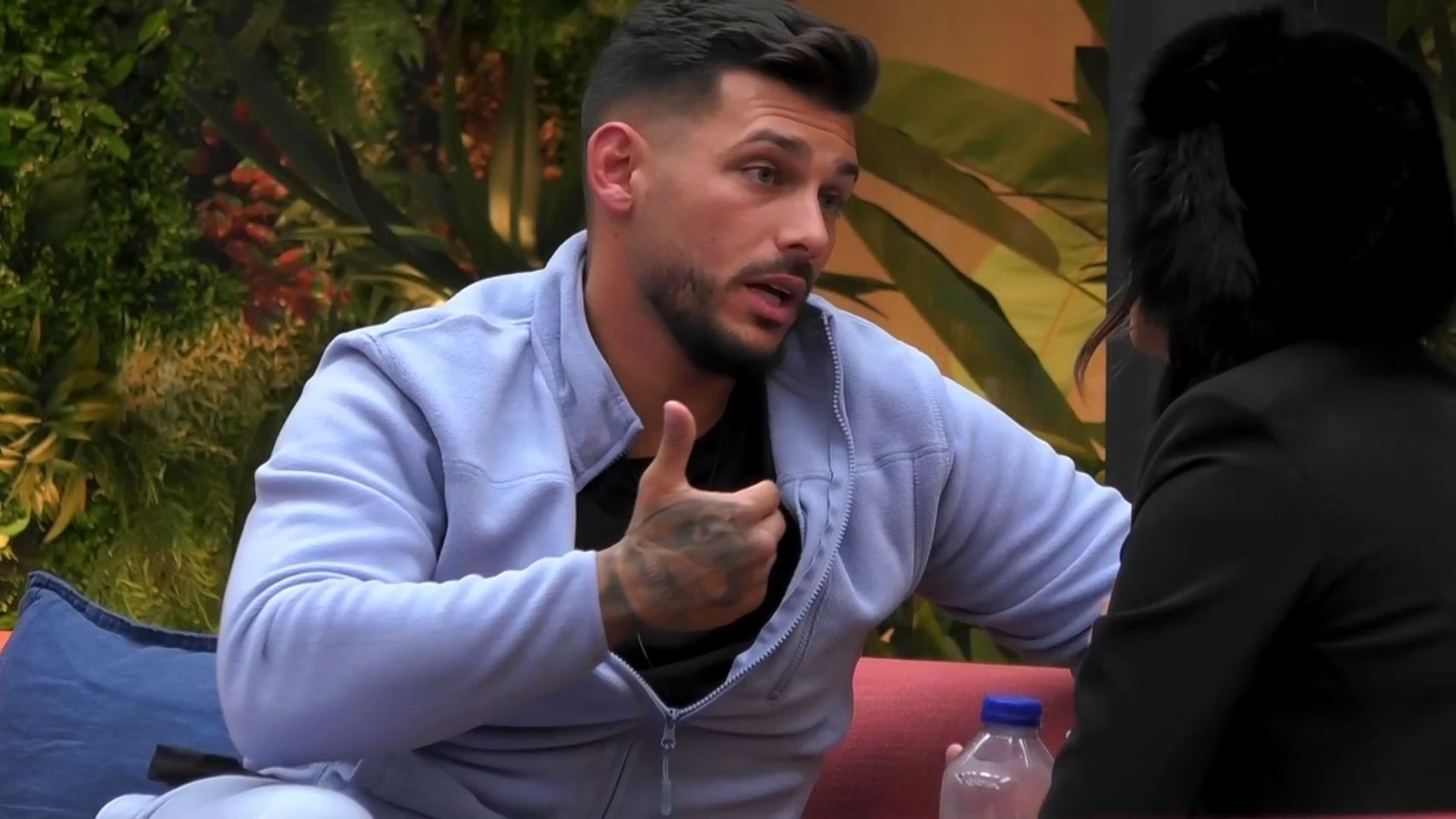 Jonay habla con Paula