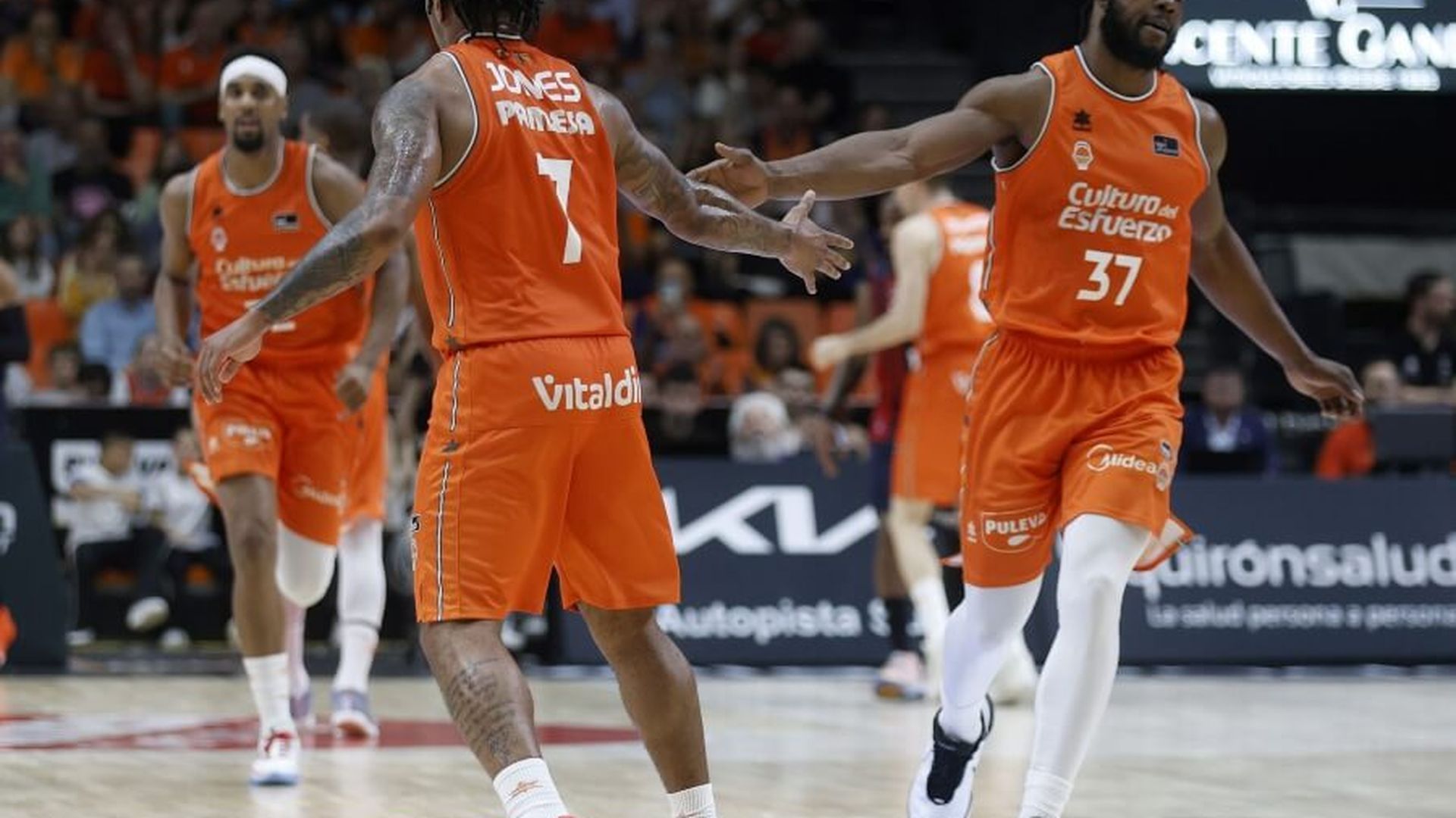 jones__ojeleye_la_mejor_actuacion_conjunta_de_la_decada_en_el_valencia_basket.jpg jones__ojeleye_la_mejor_actuacion_conjunta_de_la_decada_en_el_valencia_basket.jpg