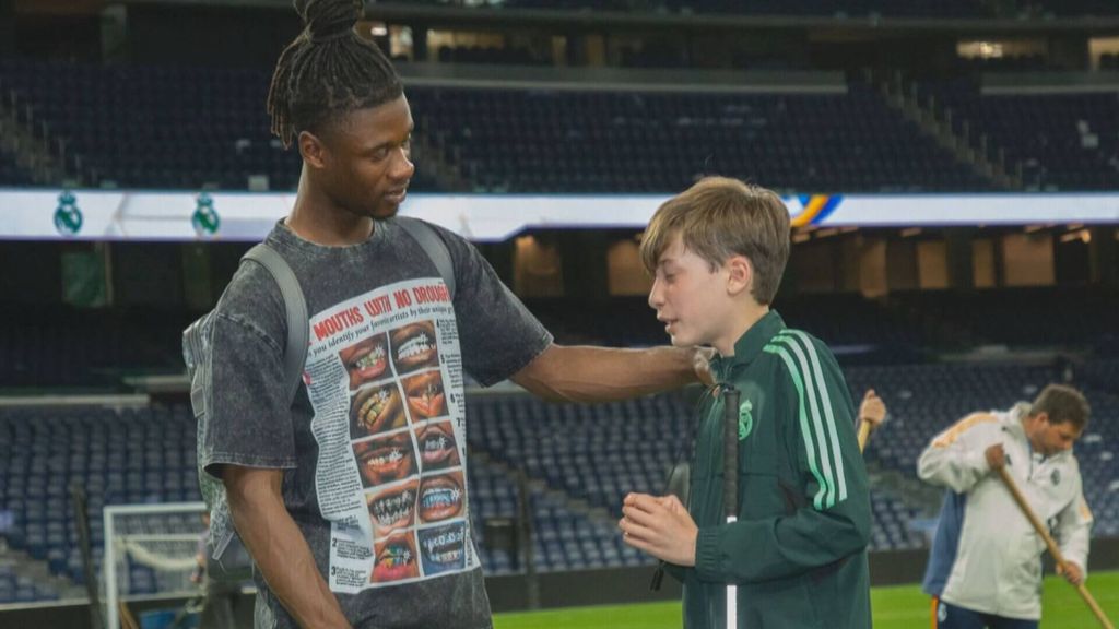 Jorge, el seguidor invidente del Real Madrid, cumple su sueño al conocer a su ídolo Camavinga