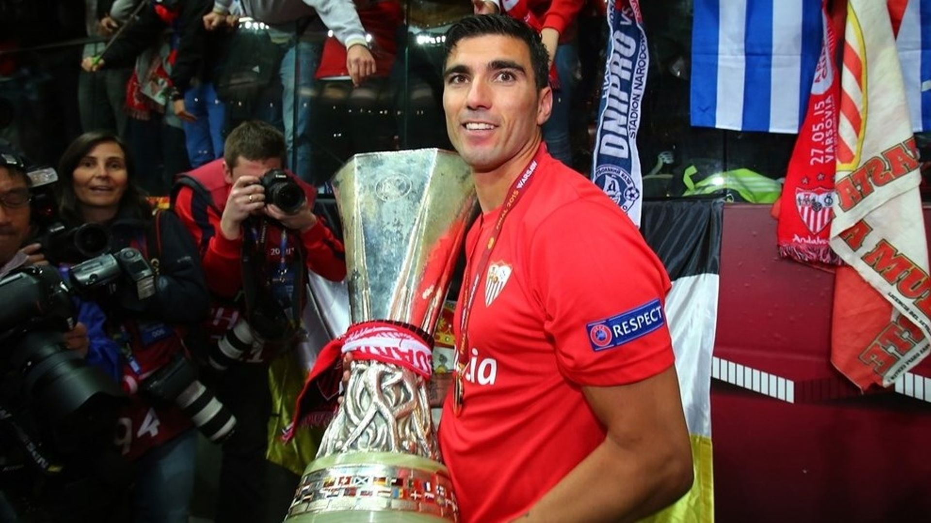 jose_antonio_reyes_con_la_europa_league_001.jpg