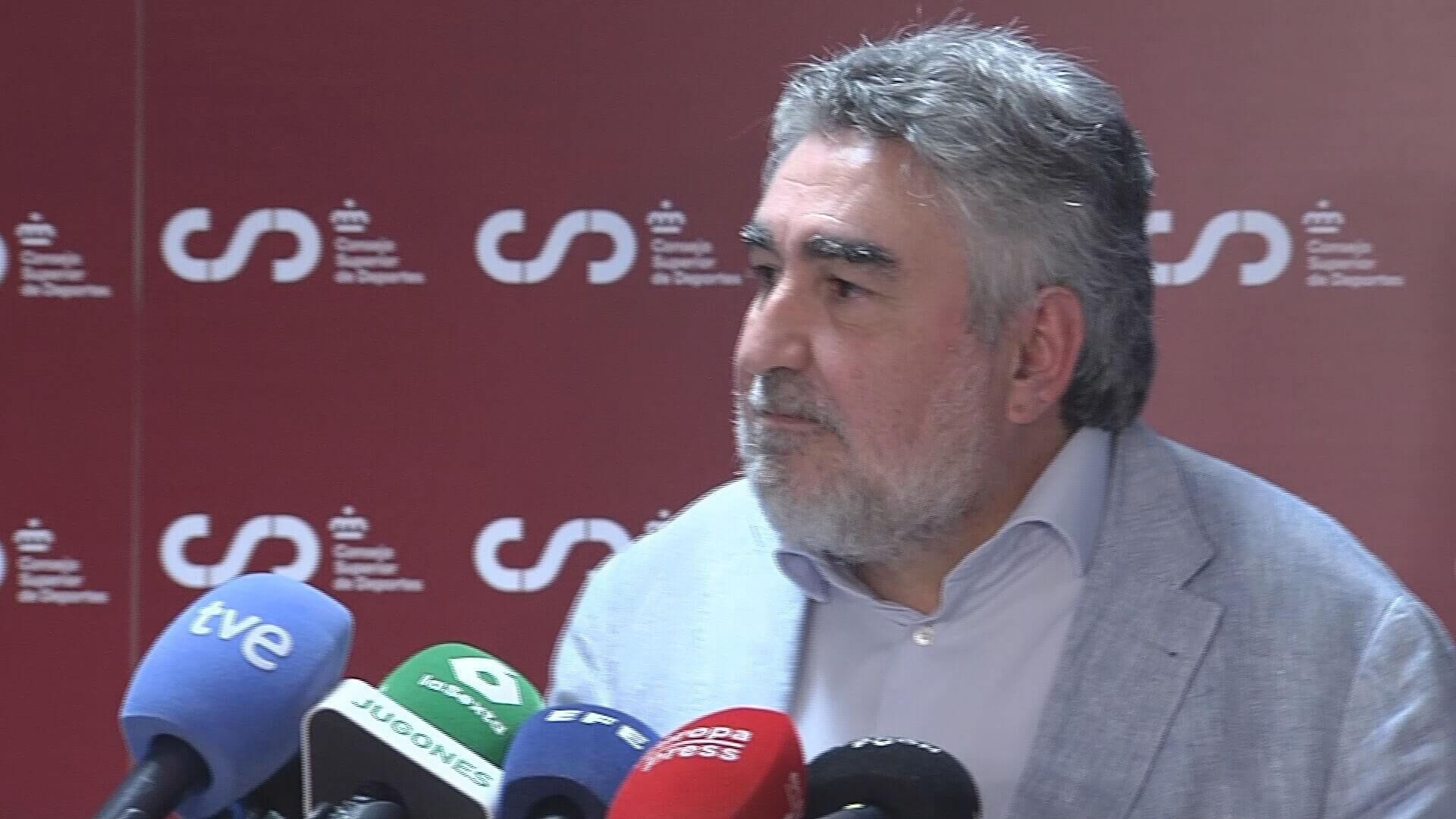 jose_manuel_rodriguez_uribes_atiende_a_la_prensa.jpeg jose_manuel_rodriguez_uribes_atiende_a_la_prensa.jpeg