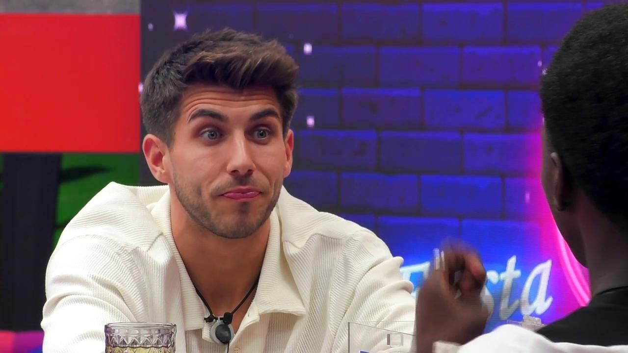 José Manuel y Mamadou intentan limar asperezas durante su cita en la fiesta de 'Gran Hermano 20': "No me caes mal, pero quieres llevar el control en exceso"