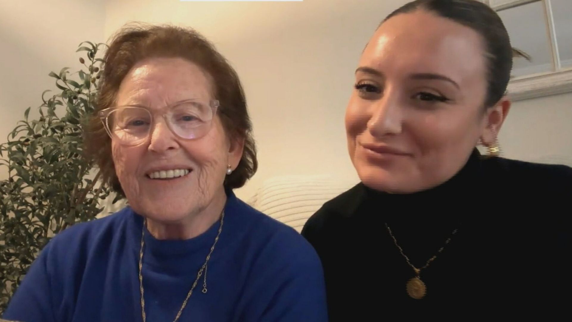 josefa_la_abuela_sevillista_se_emociona_al_recordar_a_antonio_puerta_y_reyes_001.jpg josefa_la_abuela_sevillista_se_emociona_al_recordar_a_antonio_puerta_y_reyes_001.jpg