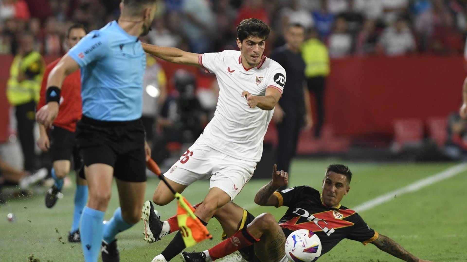 juanlu_ante_el_rayo_foto_kiko_hurtado_005.jpeg juanlu_ante_el_rayo_foto_kiko_hurtado_005.jpeg