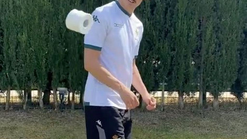 La entrevista con Juanmi, jugador del Betis, durante el confinamiento por el coronavirus