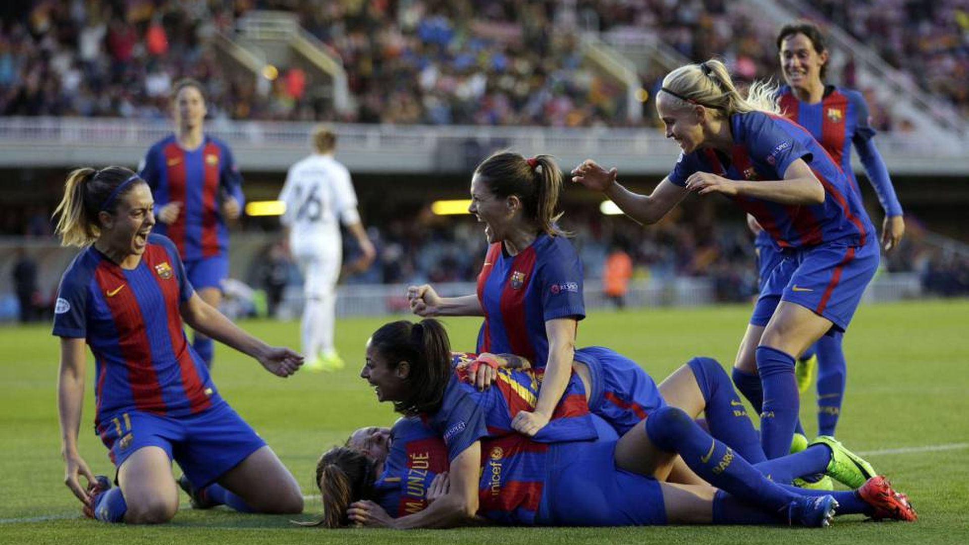 jugadoras_del_fc_barcelona_femenino.jpg