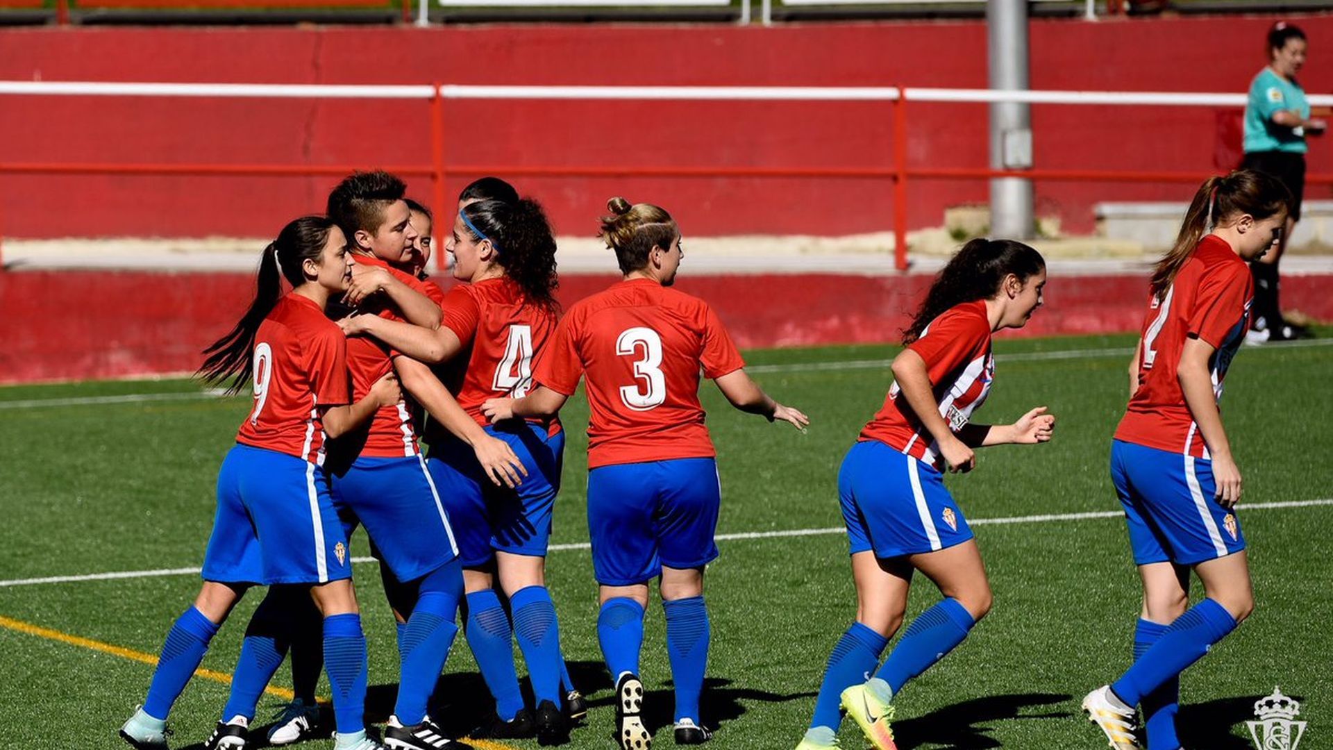 jugadoras_del_sporting_femenino_celebran_un_gol_foto_real_sporting.jpg