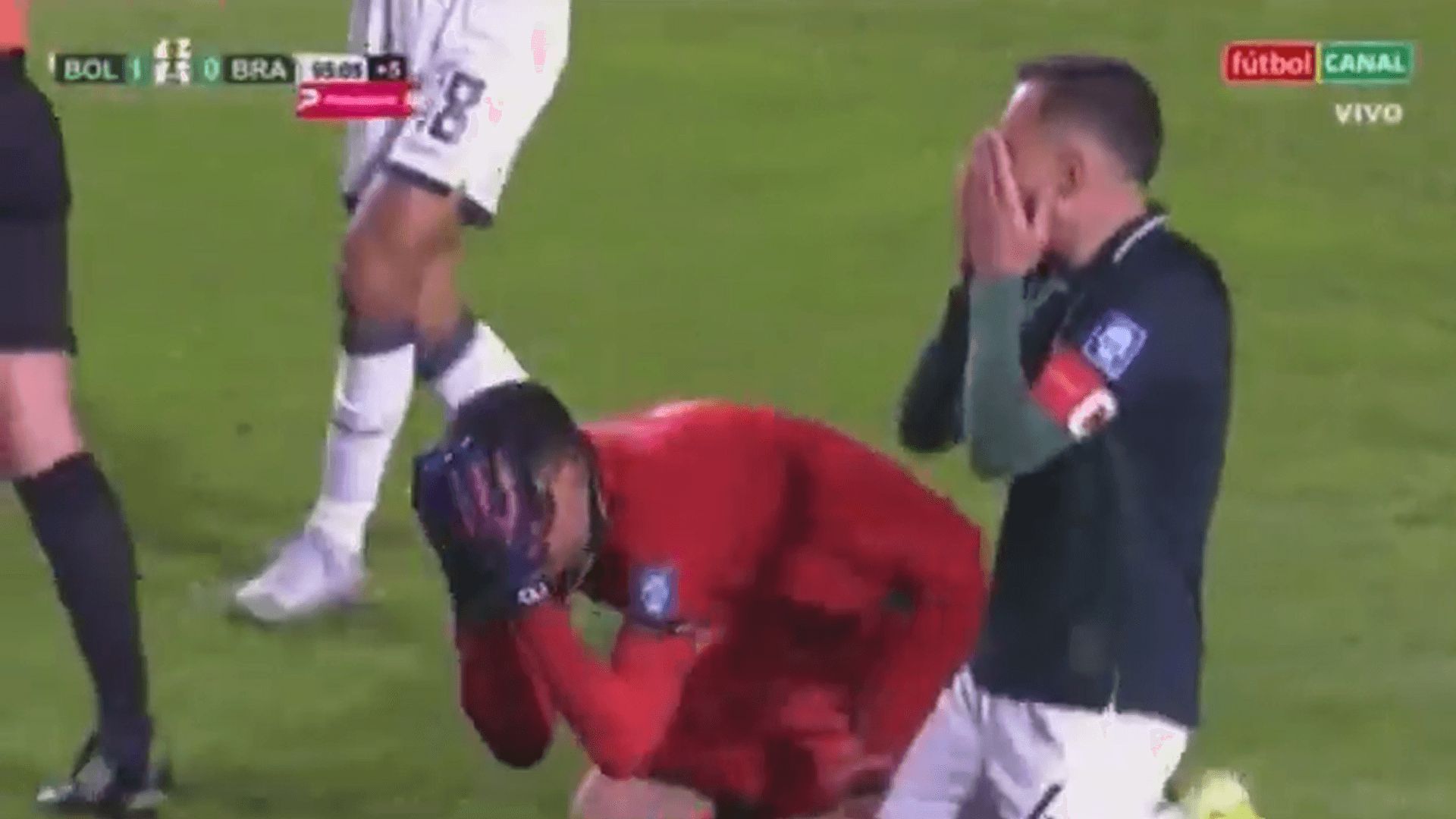 jugadores_de_bolivia_emocionados_en_el_pitido_final_tras_ganar_a_brasil.png jugadores_de_bolivia_emocionados_en_el_pitido_final_tras_ganar_a_brasil.png