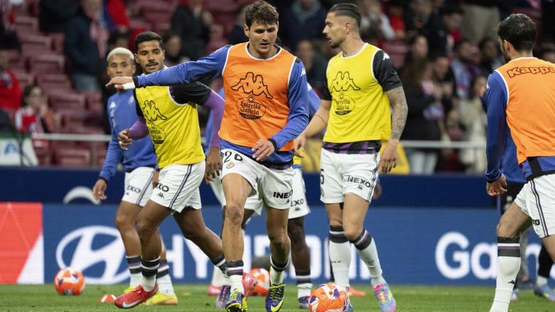 jugadores_del_pucela_calientan_en_el_metropolitano_001.jpeg jugadores_del_pucela_calientan_en_el_metropolitano_001.jpeg