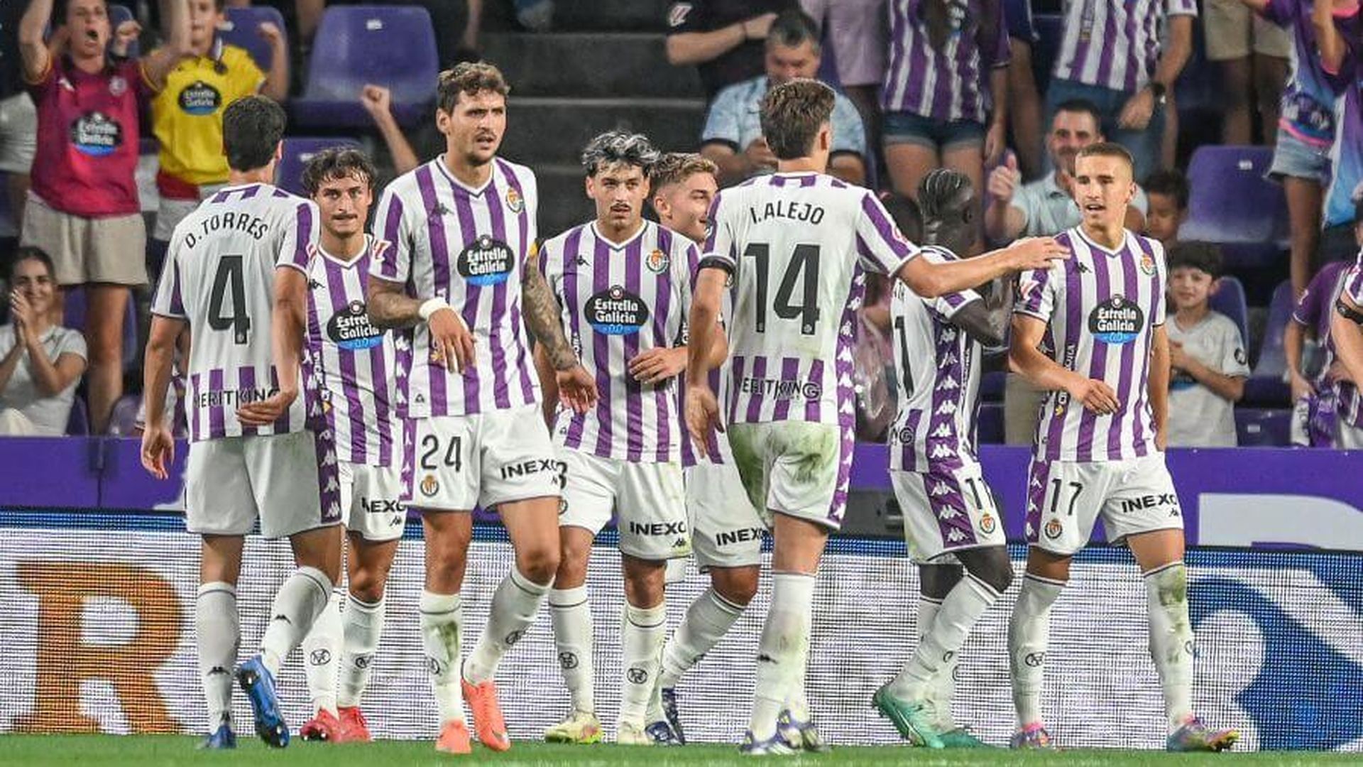 jugadores_del_real_valladolid_celebran_uno_de_los_goles_ante_el_ceuta_001.jpeg