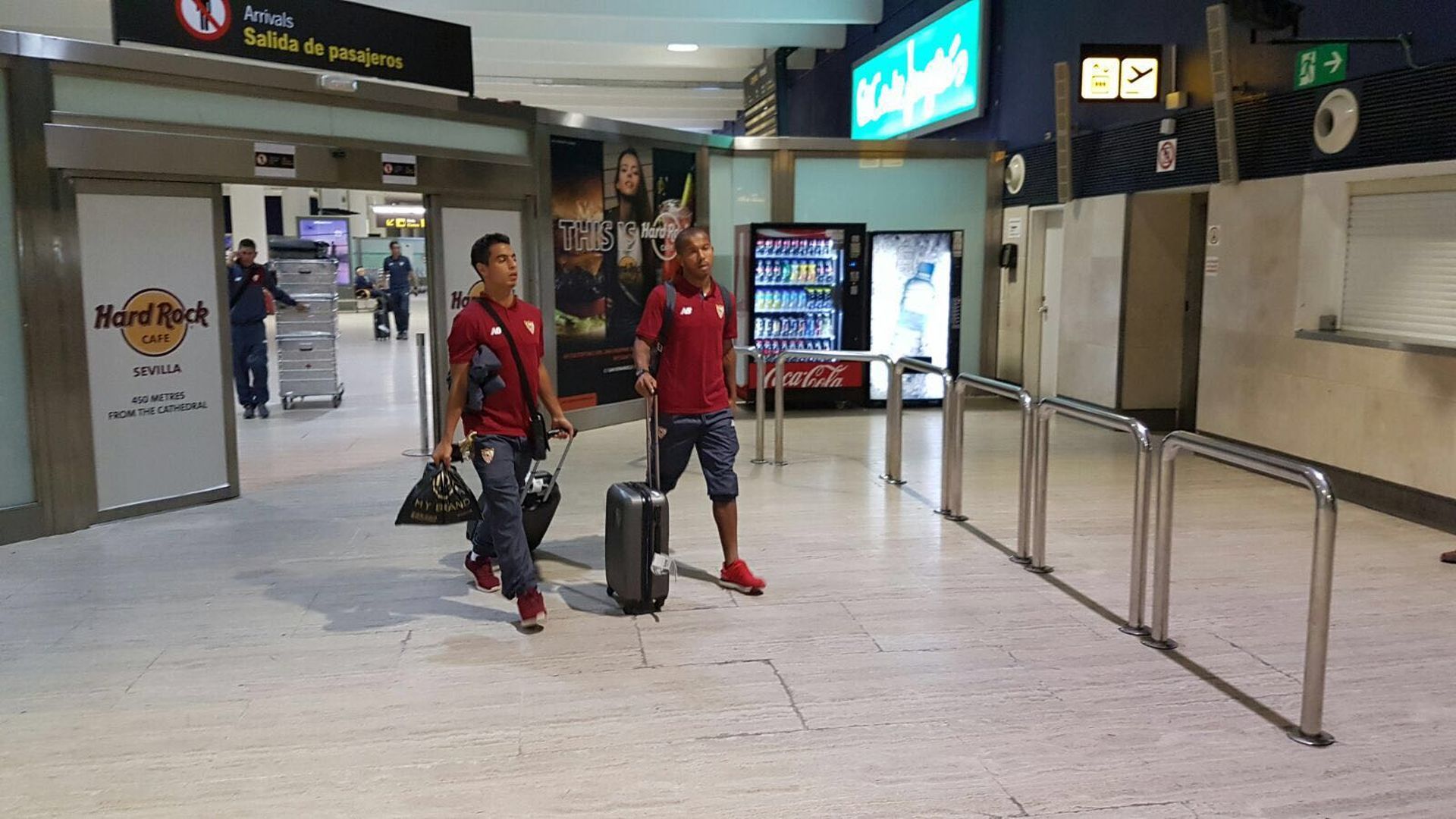 jugadoresllegando.jpg