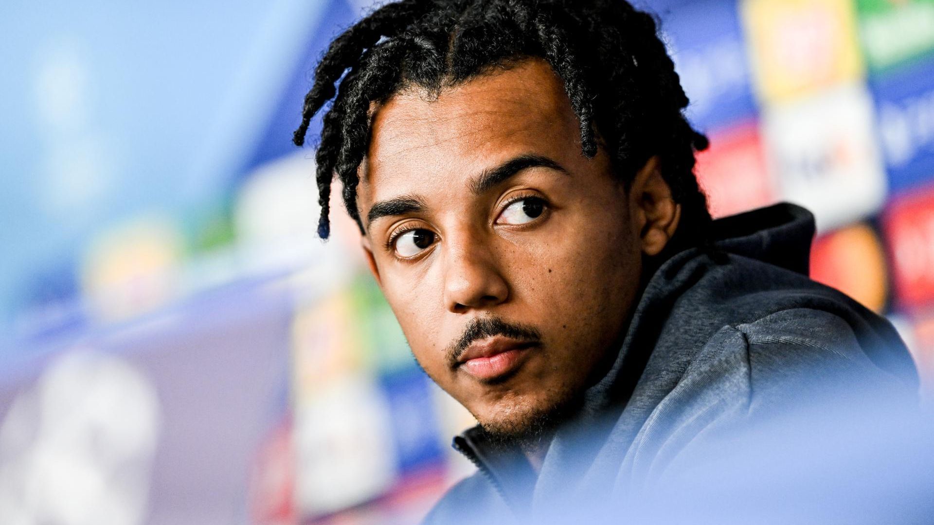 jules_kounde_en_sala_de_prensa_foto_efe_001.jpg jules_kounde_en_sala_de_prensa_foto_efe_001.jpg