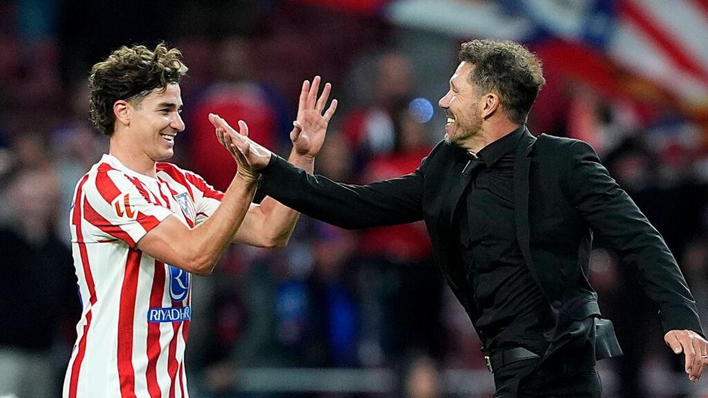 David Sánchez defiende a Simeone y sus cambios de Julián comparándole con Xabi Alonso y Vinicius