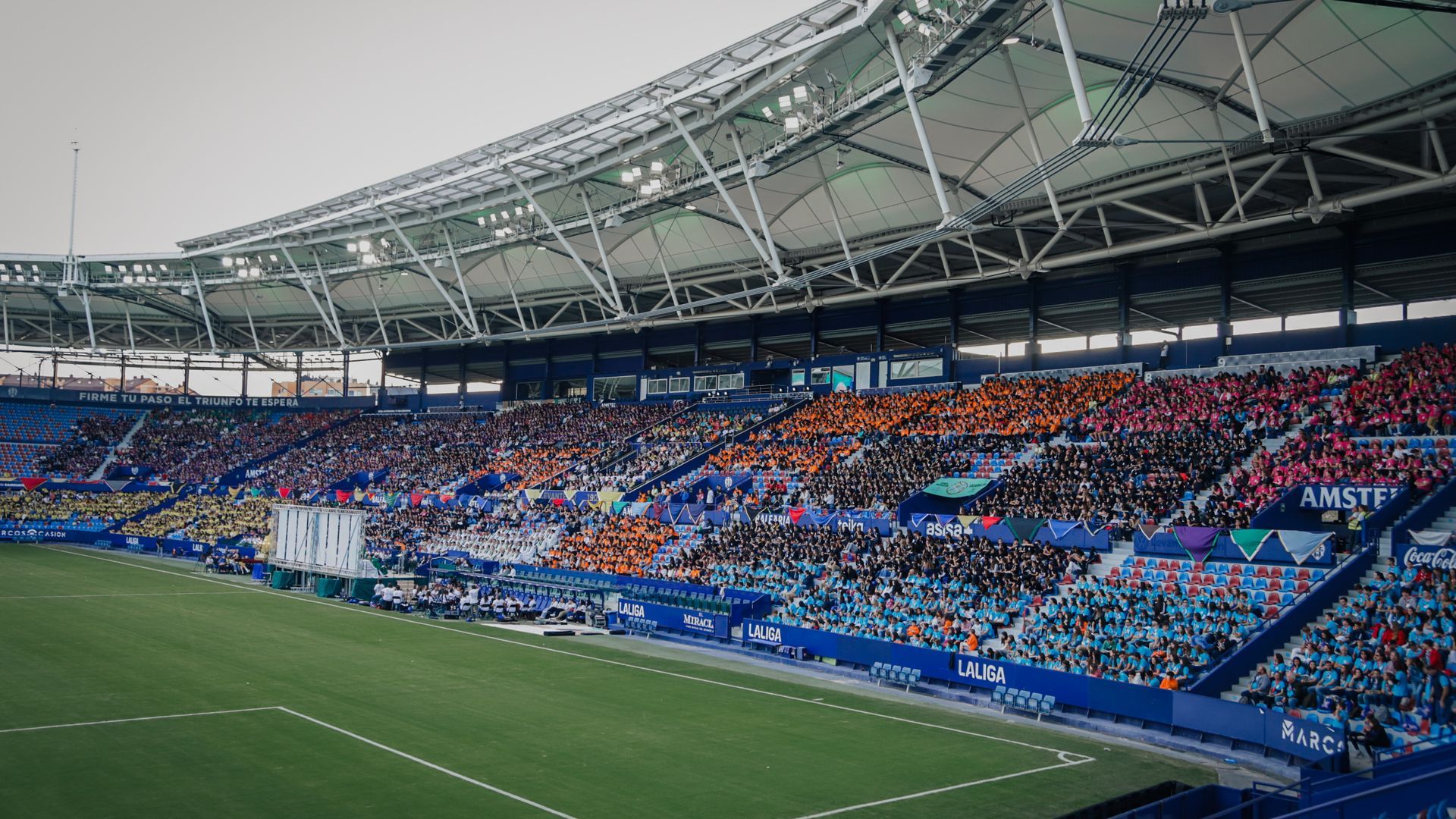 juniors_md_celebra_su_40_aniversario_en_el_ciutat_de_valencia_002.JPG juniors_md_celebra_su_40_aniversario_en_el_ciutat_de_valencia_002.JPG