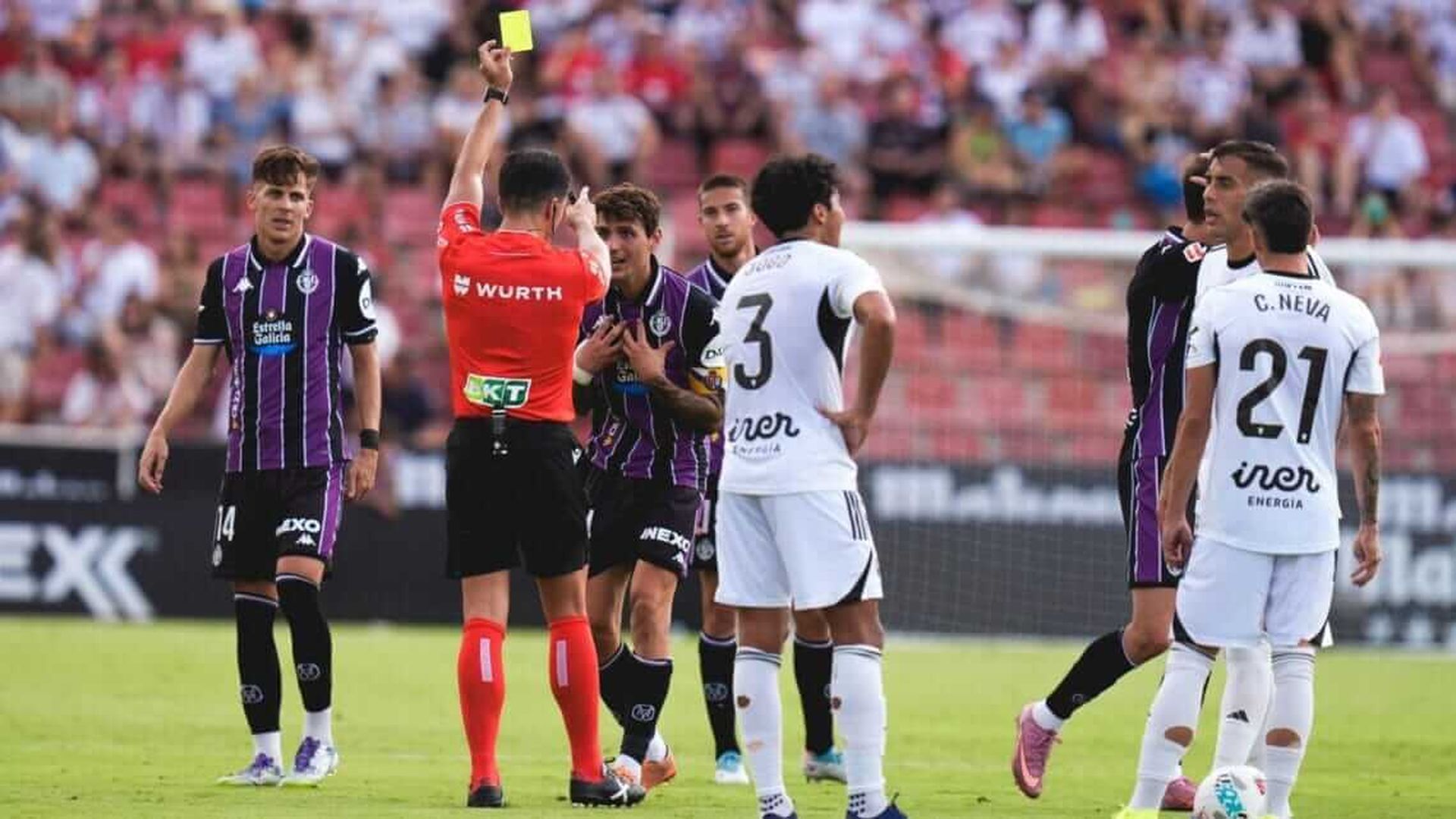 juric_protesta_la_amarilla_recibida_ante_el_albacete_foto_real_valladolid.jpeg juric_protesta_la_amarilla_recibida_ante_el_albacete_foto_real_valladolid.jpeg