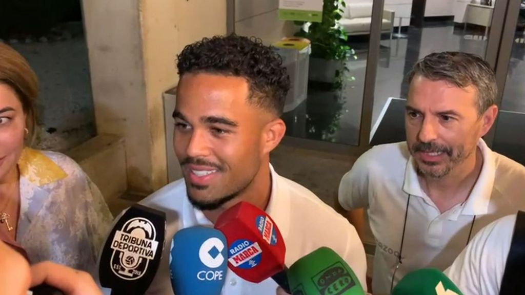Justin Kluivert aterriza en Valencia y habla por primera vez