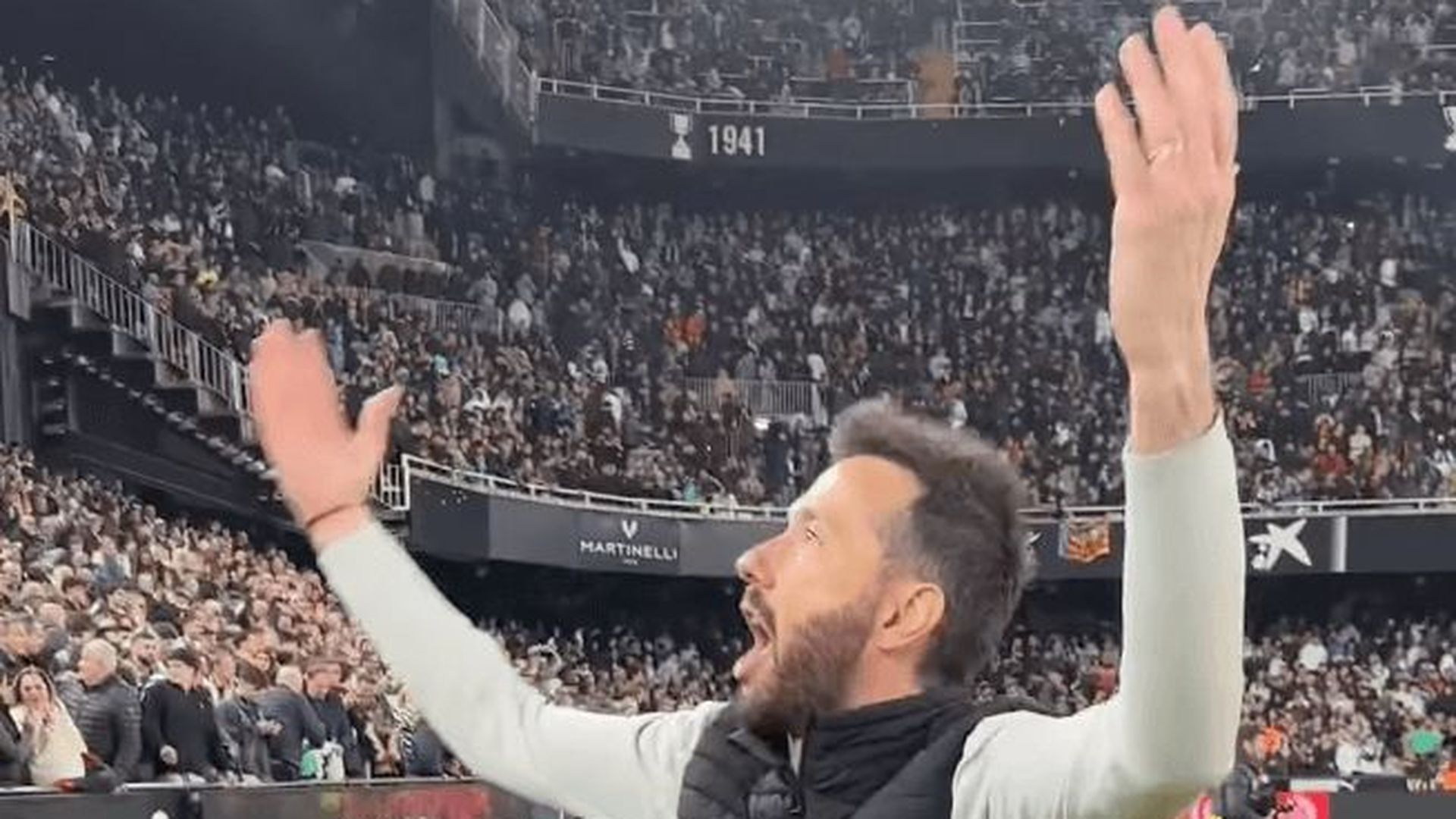 kiat_lim_comparte_celebracion_y_locura_de_carlos_corberan_003.png kiat_lim_comparte_celebracion_y_locura_de_carlos_corberan_003.png