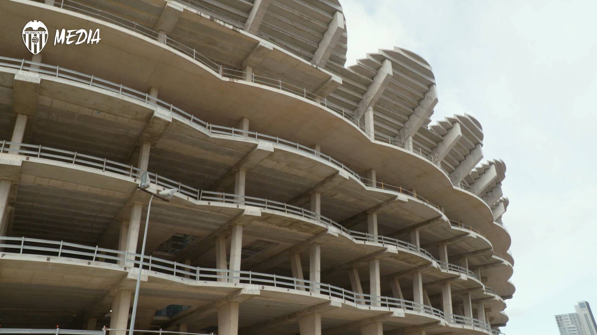 kiat_lim_visita_las_obras_del_nou_mestalla_001.jpg