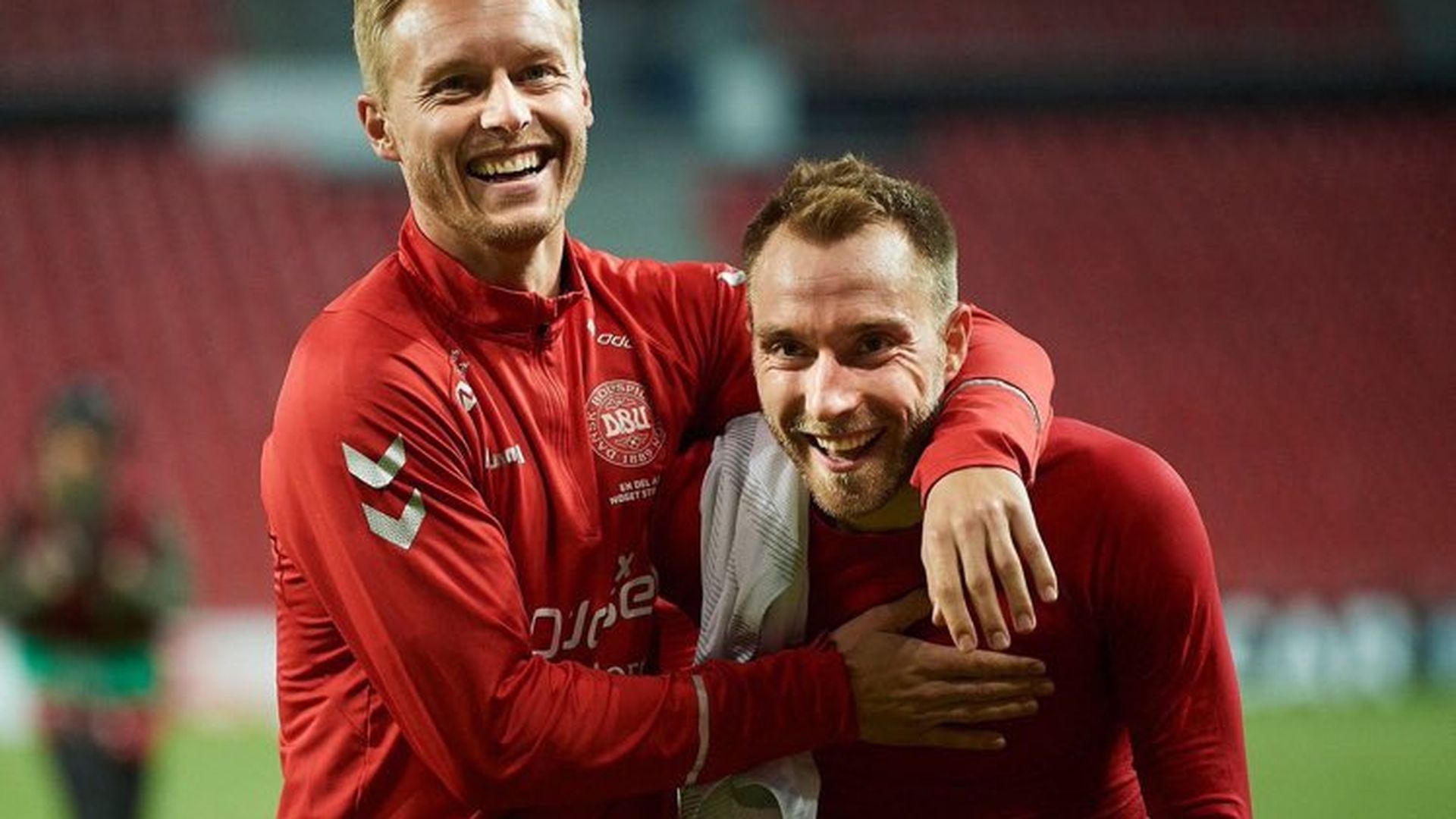 kjaer_y_eriksen_durante_un_partido_con_dinamarca.jpg