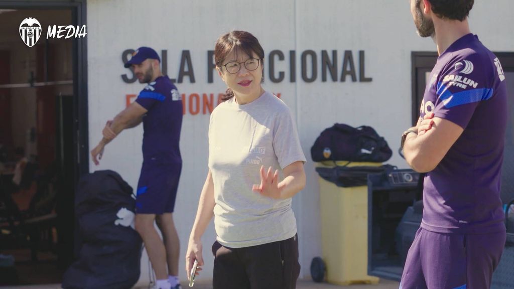 Kluivert ya toca balón en el día del trabajo