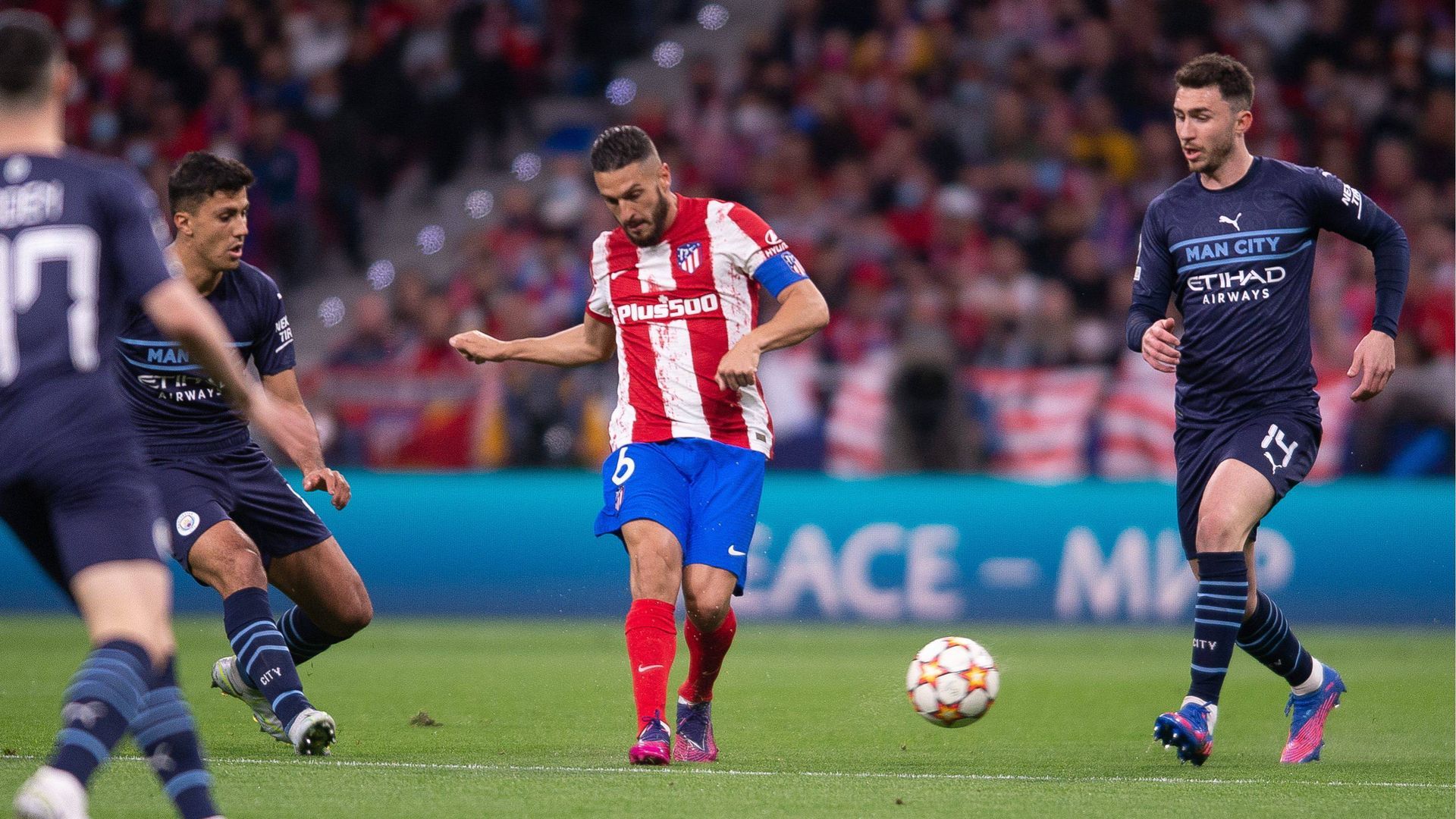 koke_da_un_pase_en_el_atletico_manchester_city.jpeg