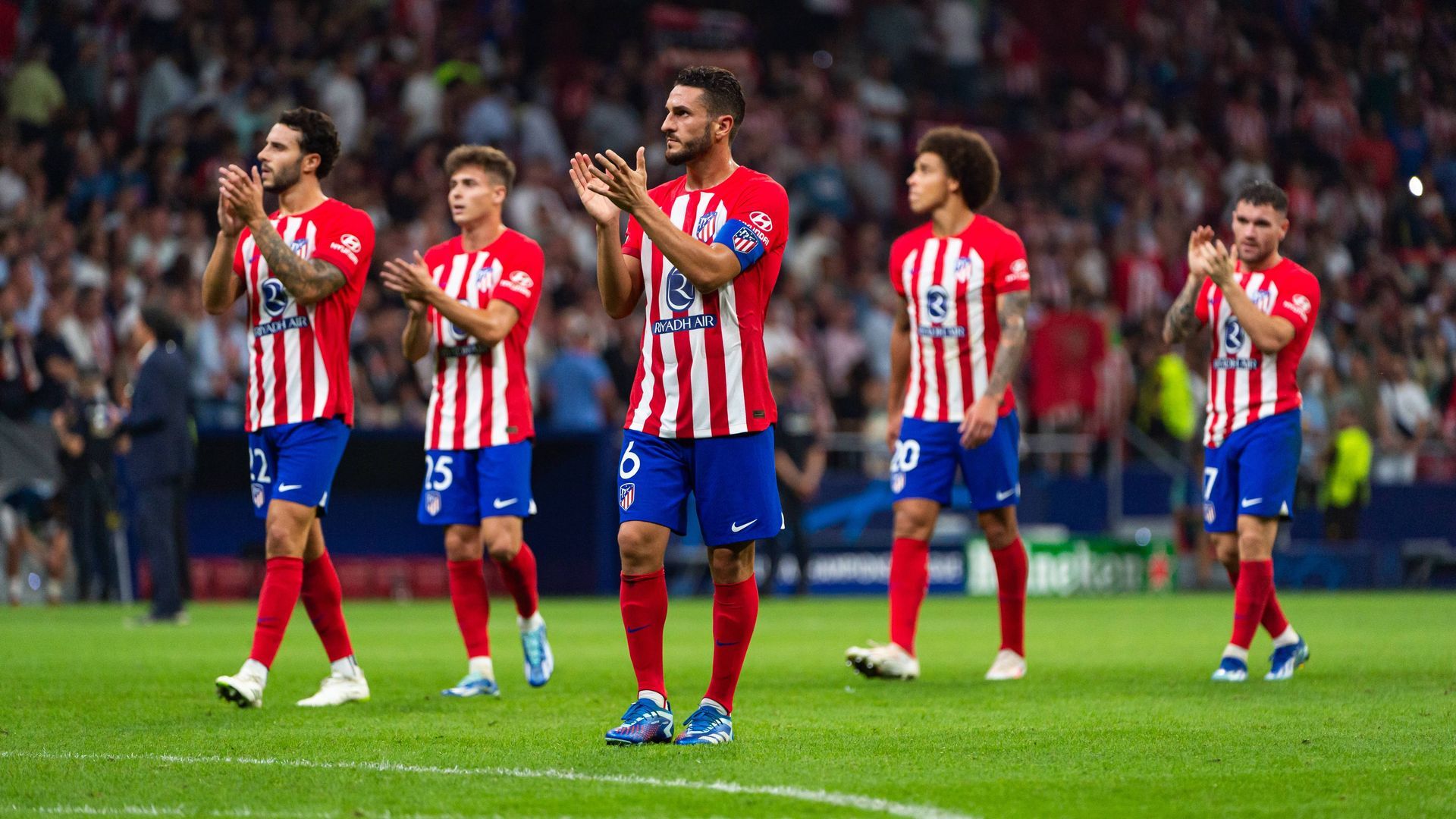 koke_y_los_jugadores_del_atletico_aplauden_al_metropolitano_en_champions_foto_cordon_p_001.jpg koke_y_los_jugadores_del_atletico_aplauden_al_metropolitano_en_champions_foto_cordon_p_001.jpg