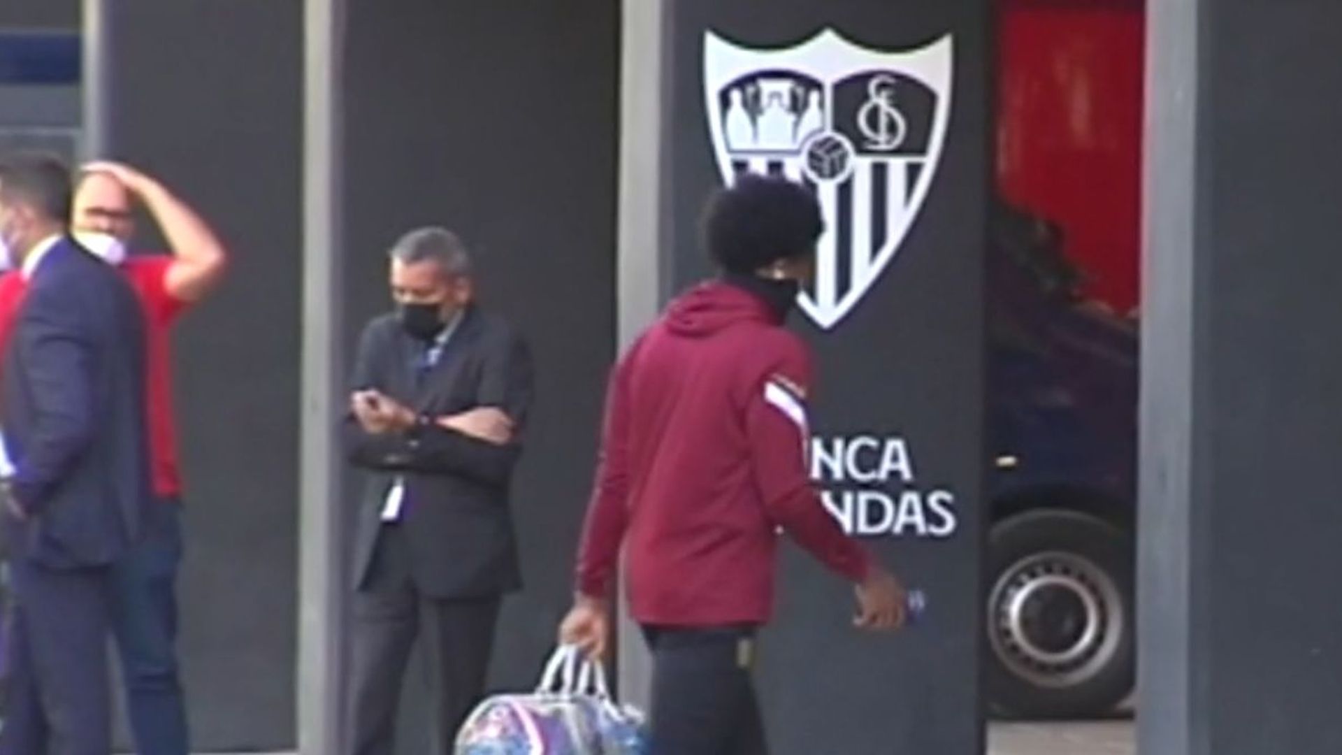 kounde_llega_al_estadiopng.png kounde_llega_al_estadiopng.png