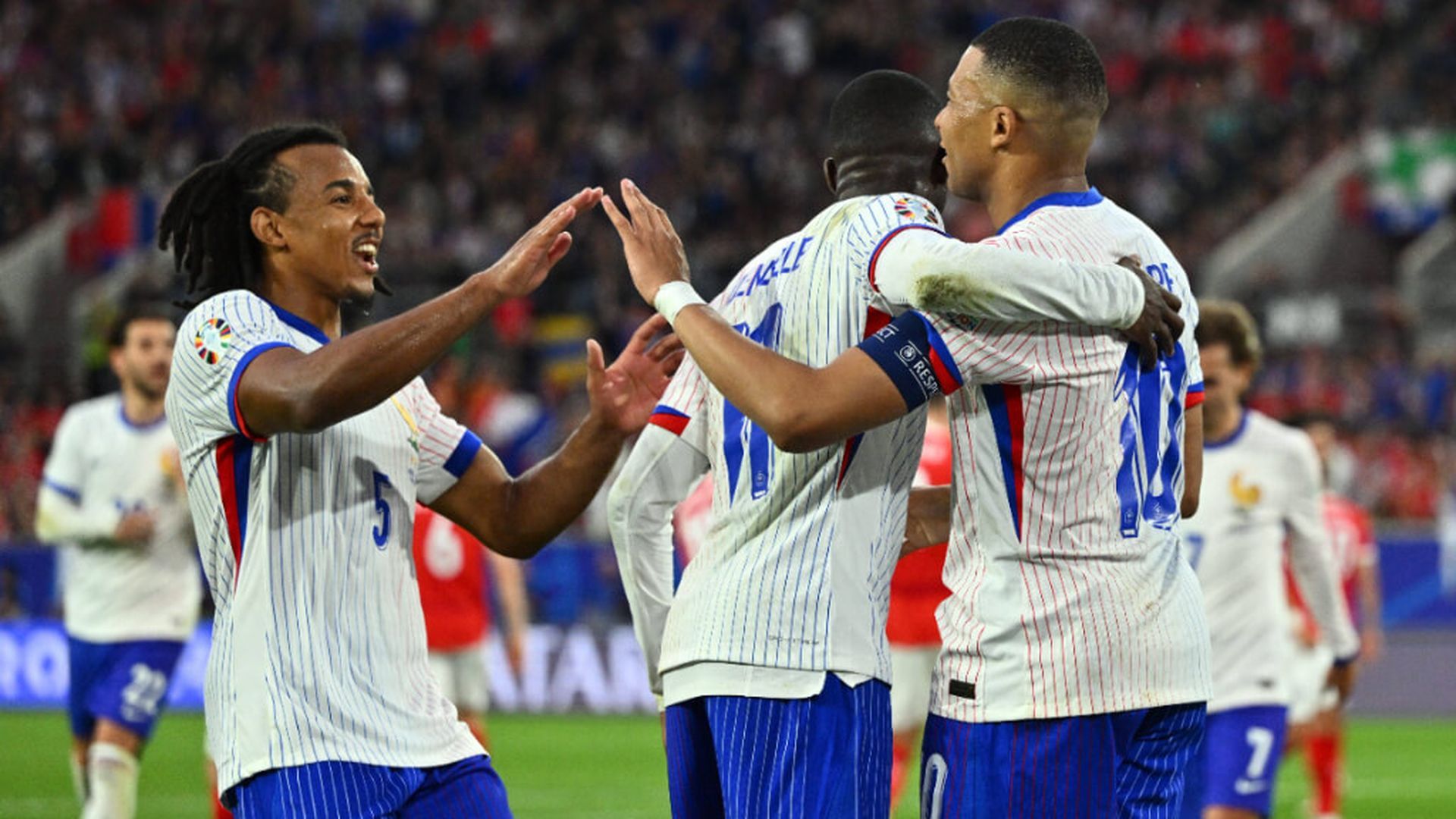 kounde_mbappejpg_001.jpg kounde_mbappejpg_001.jpg