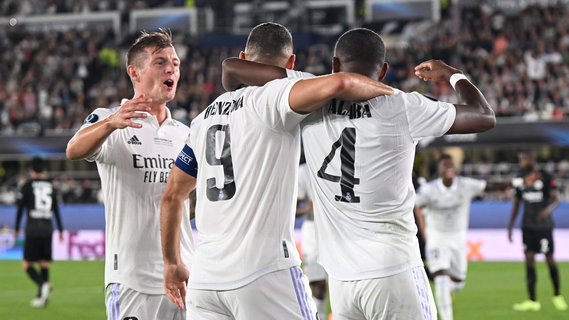 kroos_benzema_y_alaba_celebran_el_gol_ante_el_eintracht_foto_cordon_press__001.jpg