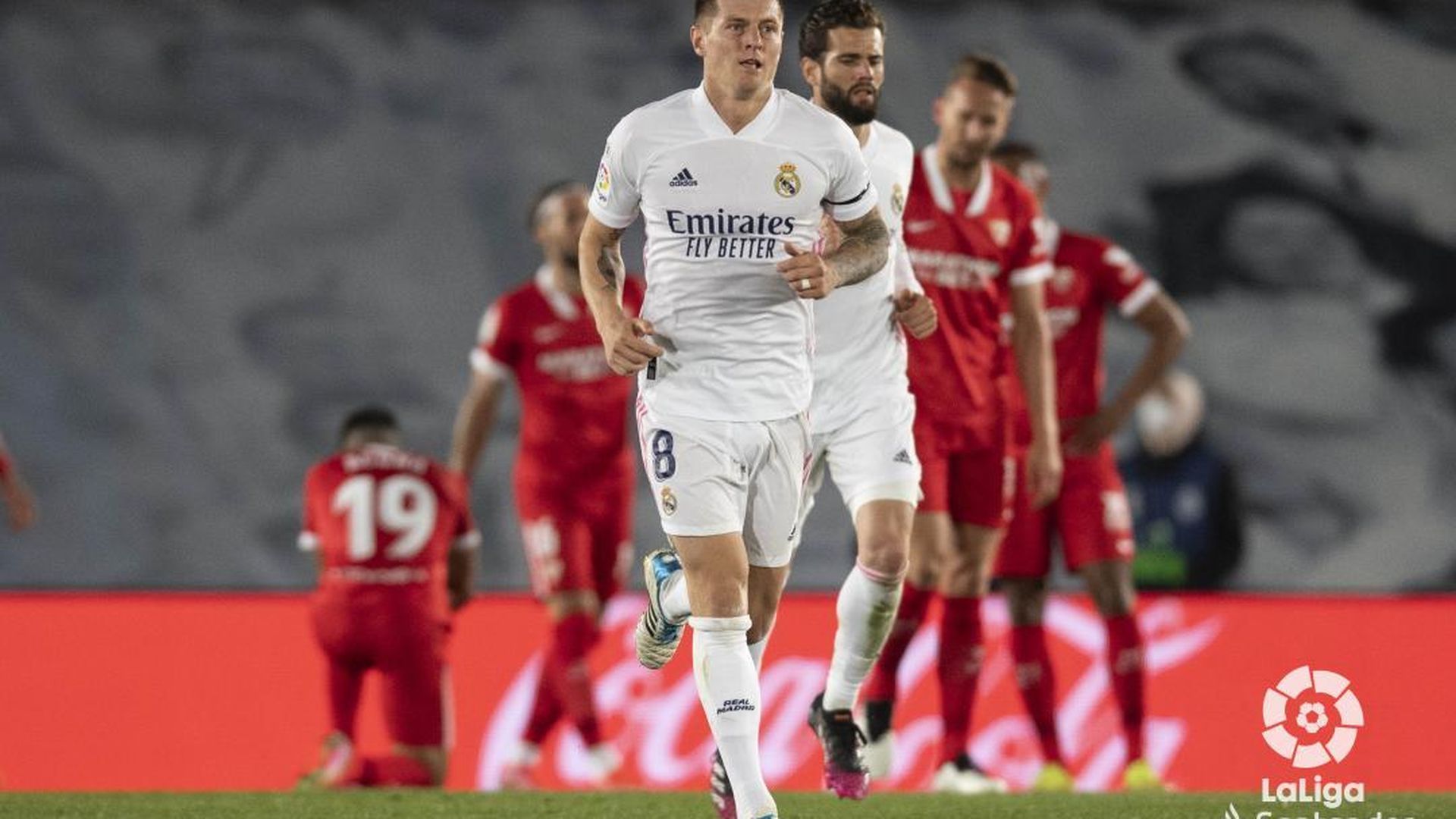 kroos_tras_marcar_el_2_2_del_real_madrid_sevilla_foto_laliga_001.jpg