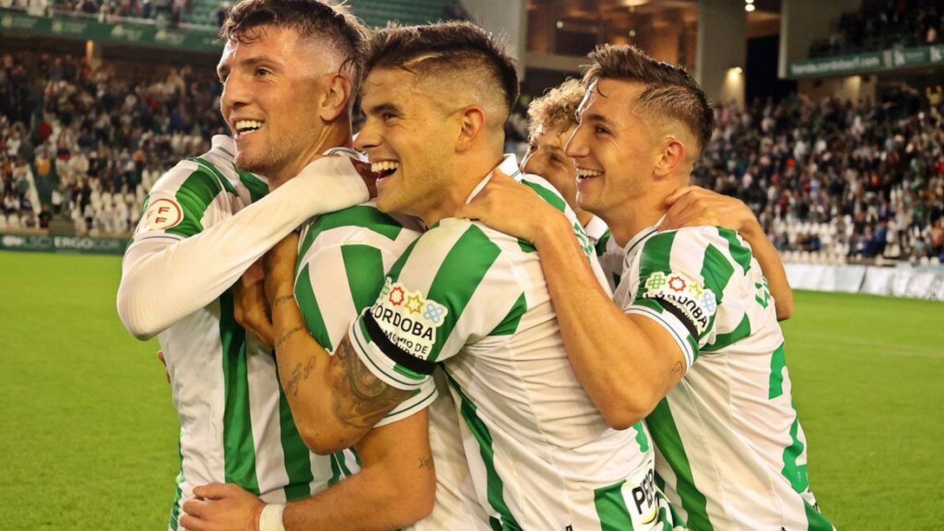 kuki_zalazar_en_medio_de_la_imagen_celebra_una_victoria_con_el_cordoba_en_el_arcangel__001.jpg kuki_zalazar_en_medio_de_la_imagen_celebra_una_victoria_con_el_cordoba_en_el_arcangel__001.jpg