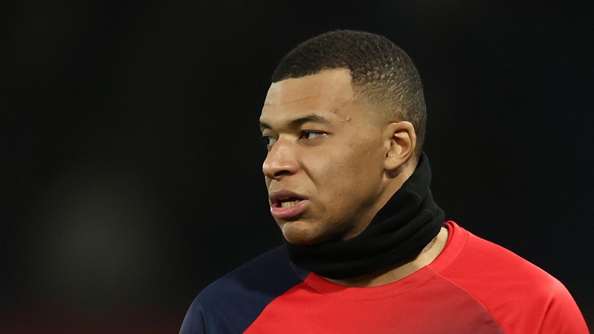 kylian_mbappe_antes_de_jugar_un_partido_con_el_psg_foto_efe_001.jpg kylian_mbappe_antes_de_jugar_un_partido_con_el_psg_foto_efe_001.jpg