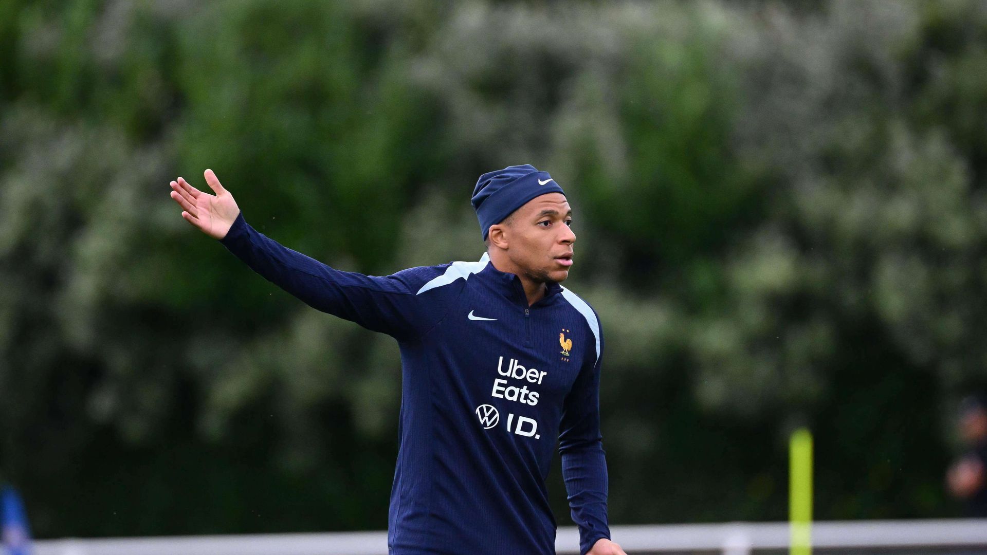 kylian_mbappe_en_un_entrenamiento_con_francia_foto_cordon_press.jpg