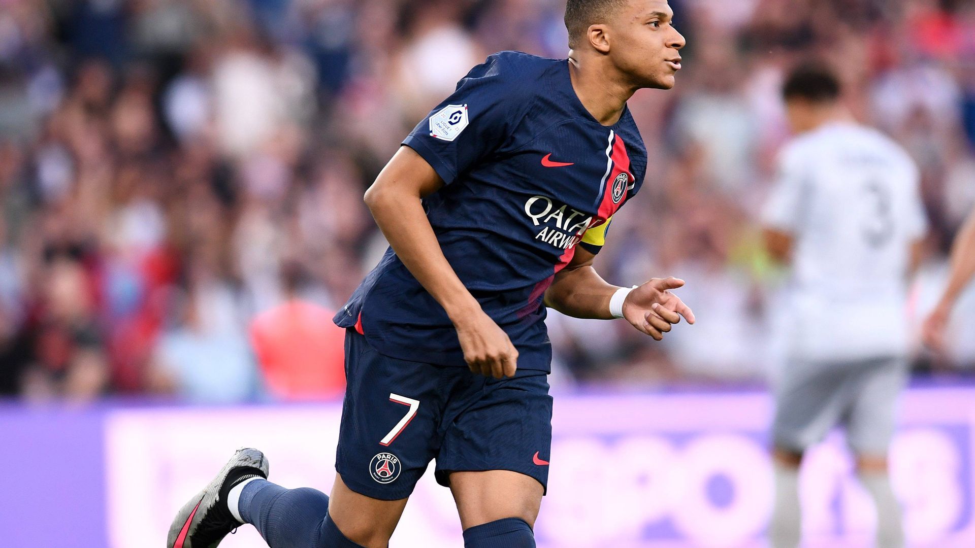 kylian_mbappe_en_un_partido_con_el_psg_en_el_parque_de_los_principes_foto_cordon_press_001.jpg