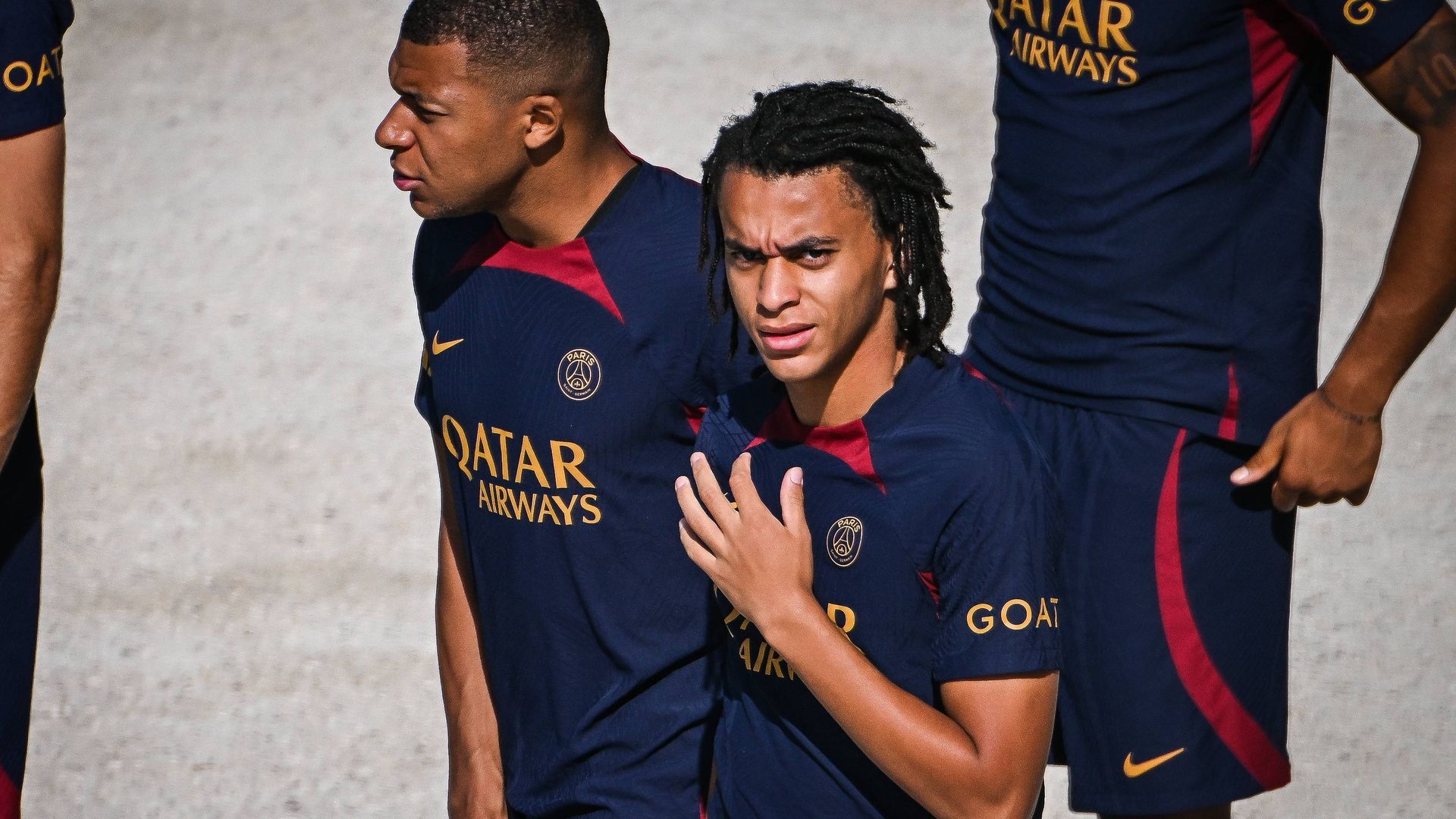 kylian_y_ethan_mbappe_en_un_entrenamiento_del_psg_001.jpg