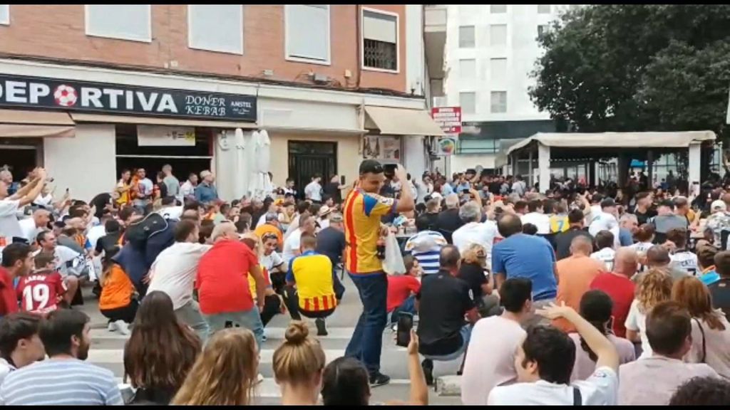 La afición calienta motores antes del Valencia - Mallorca