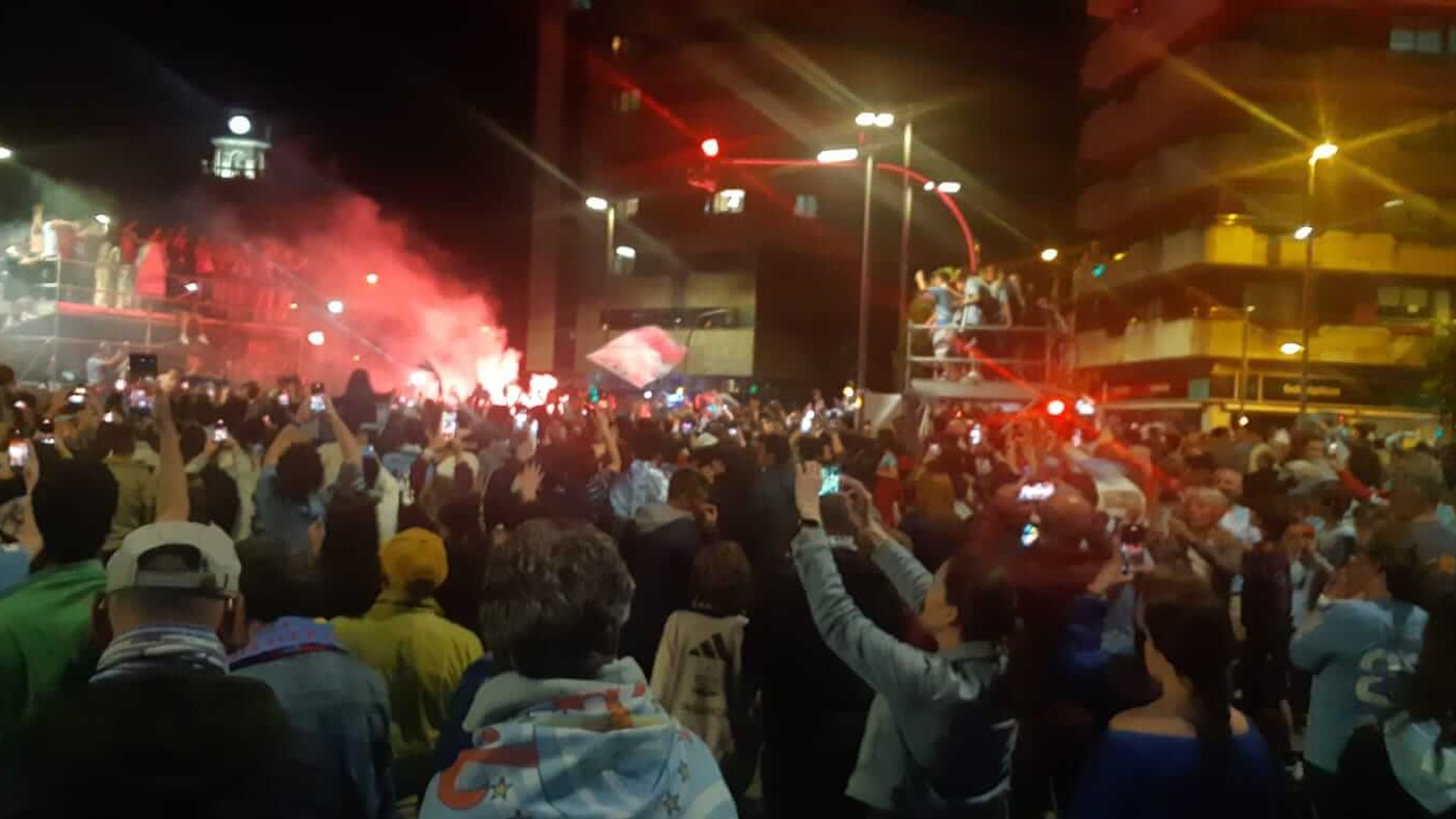 la_aficion_del_celta_en_praza_america.jpg la_aficion_del_celta_en_praza_america.jpg