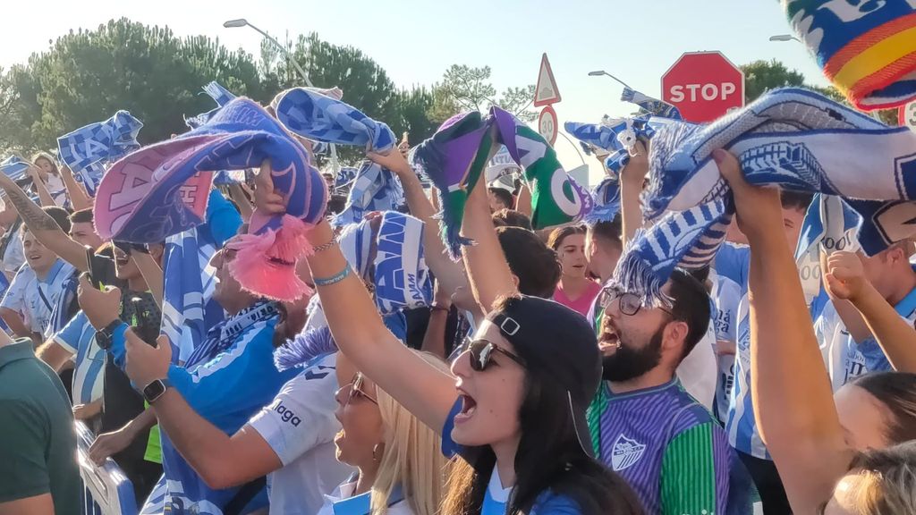 La afición del Málaga se desplaza a Huelva para animar a su equipo en Primera RFEF