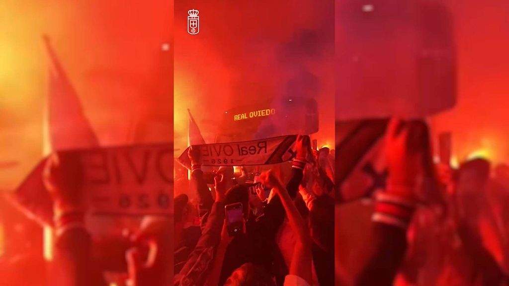 La afición del Oviedo recibe al equipo en el Tartiere a las 4 de la mañana