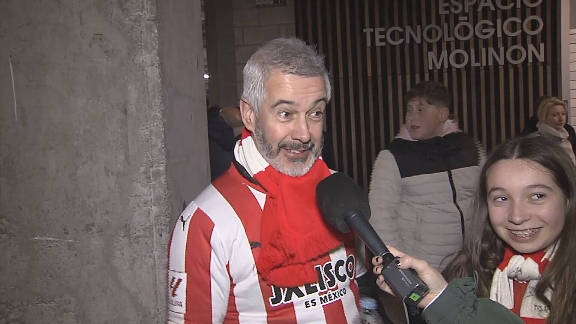 la_aficion_del_sporting_reconoce_el_golazo_de_nacho_mendez.jpeg