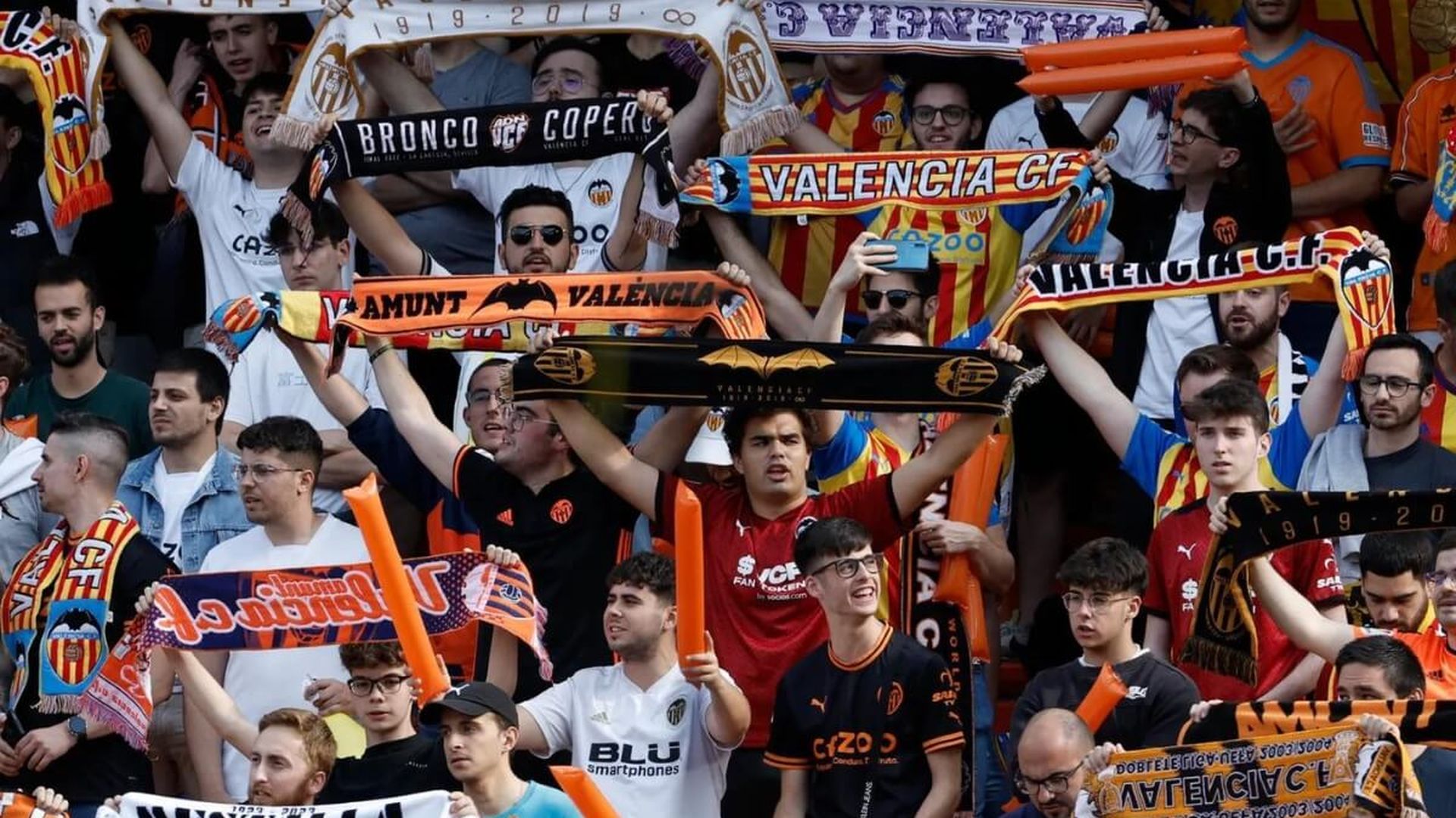 la_aficion_del_valencia_durante_un_partido_en_mestalla_foto_efe.jpg