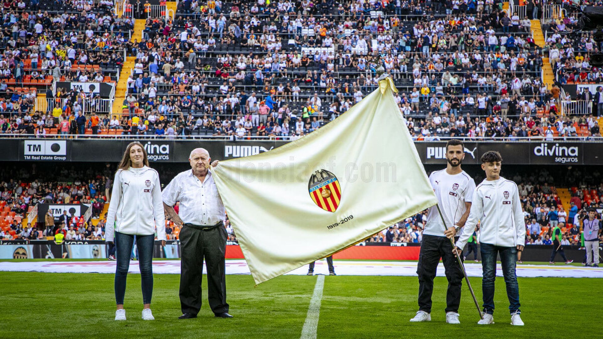 la_bandera_centenaria_del_valencia_cf_001.jpg