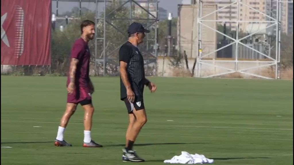 La frase de Mendilibar que provoca la risa de Sergio Ramos: "ayer hasta las siete, hijo..."