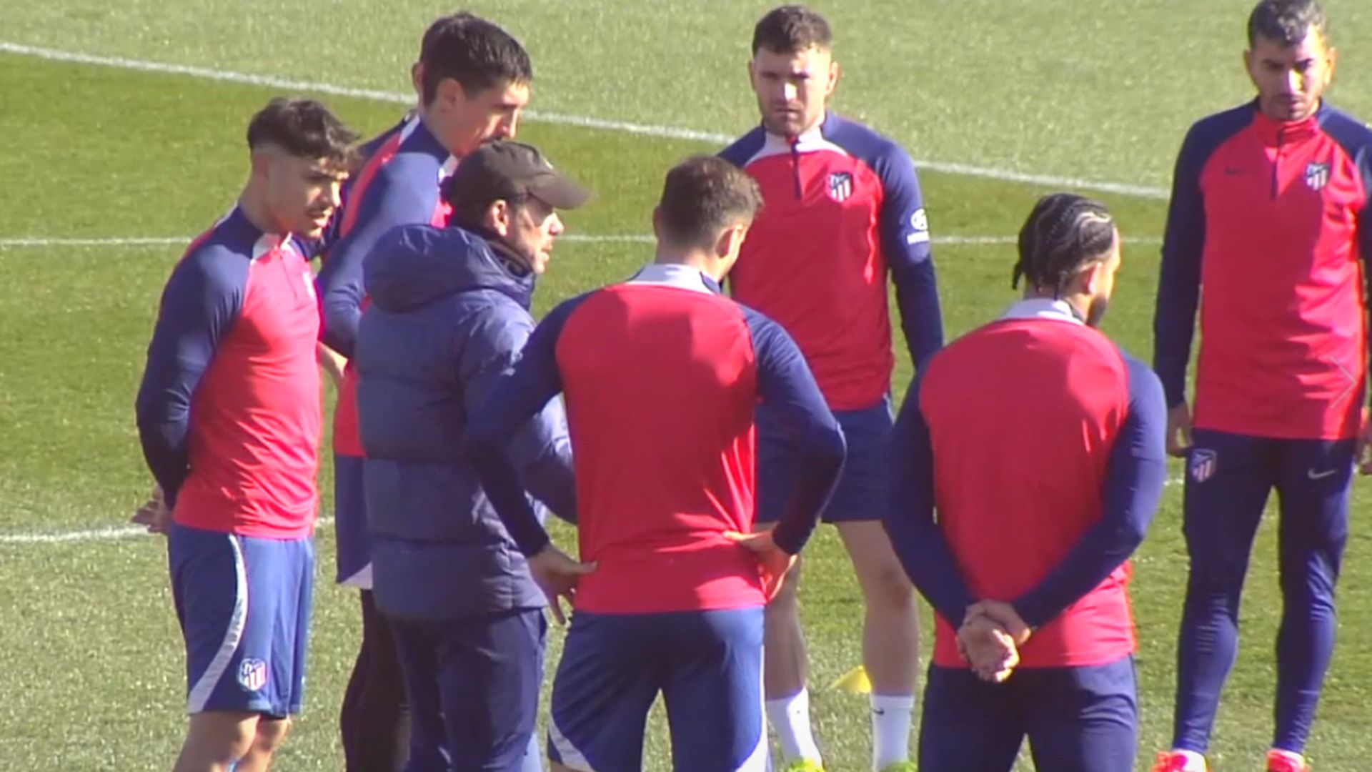la_bronca_de_simeone_en_el_entreno_del_atletico_de_madrid.jpg la_bronca_de_simeone_en_el_entreno_del_atletico_de_madrid.jpg