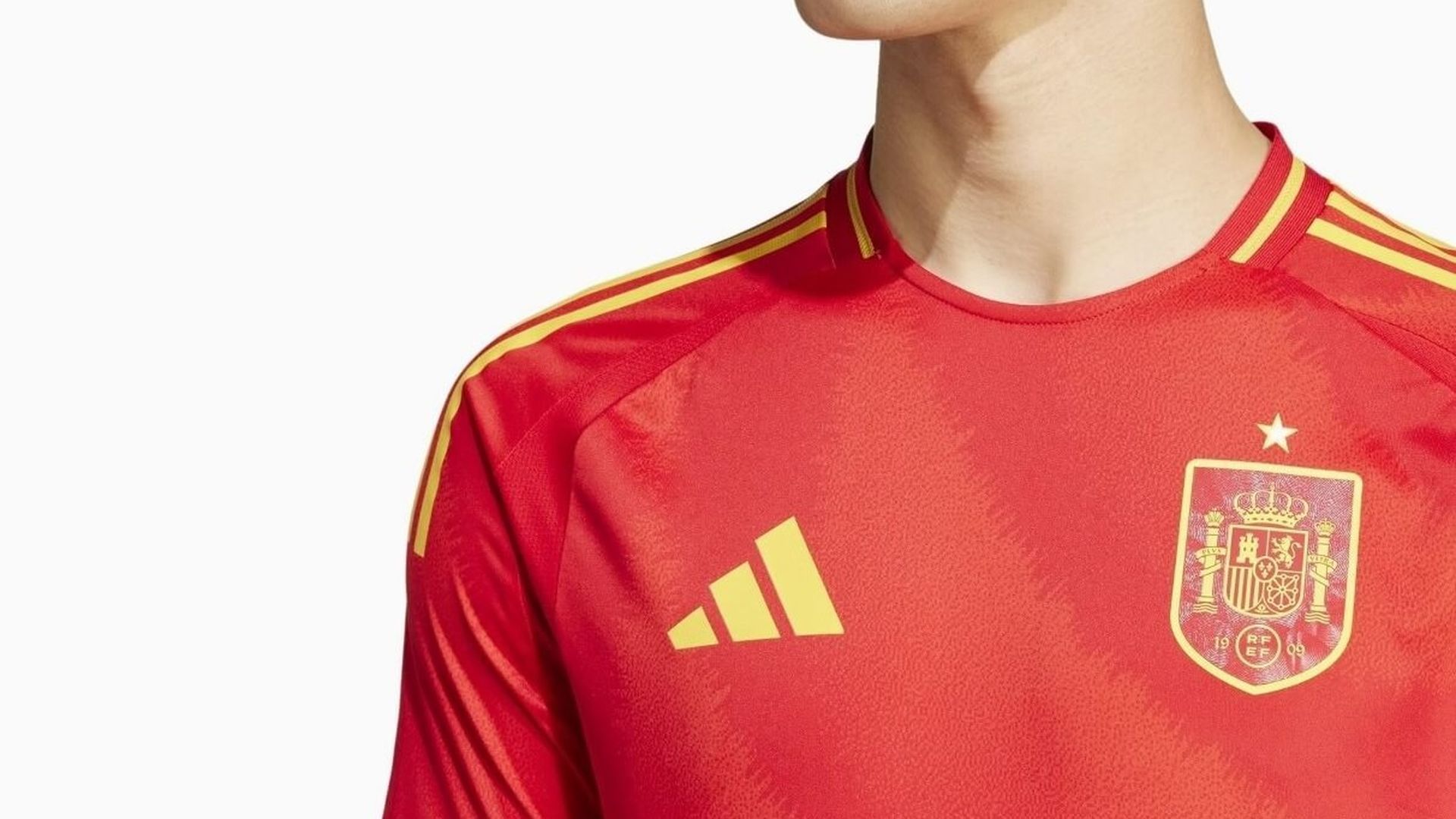la_camiseta_de_espana_para_la_eurocopa_2024_foto_footy_headlines_001.jpg