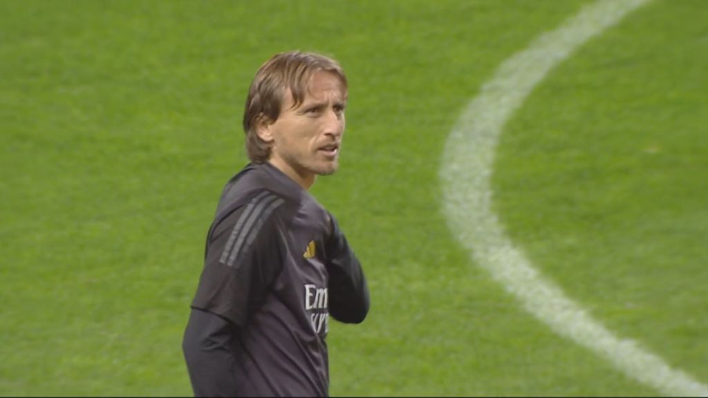 (Mediaset) La cara de Luka Modric al entrar en el estadio del Sporting de Braga.