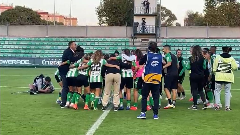 La celebración de Betis féminas tras ganar el derbi