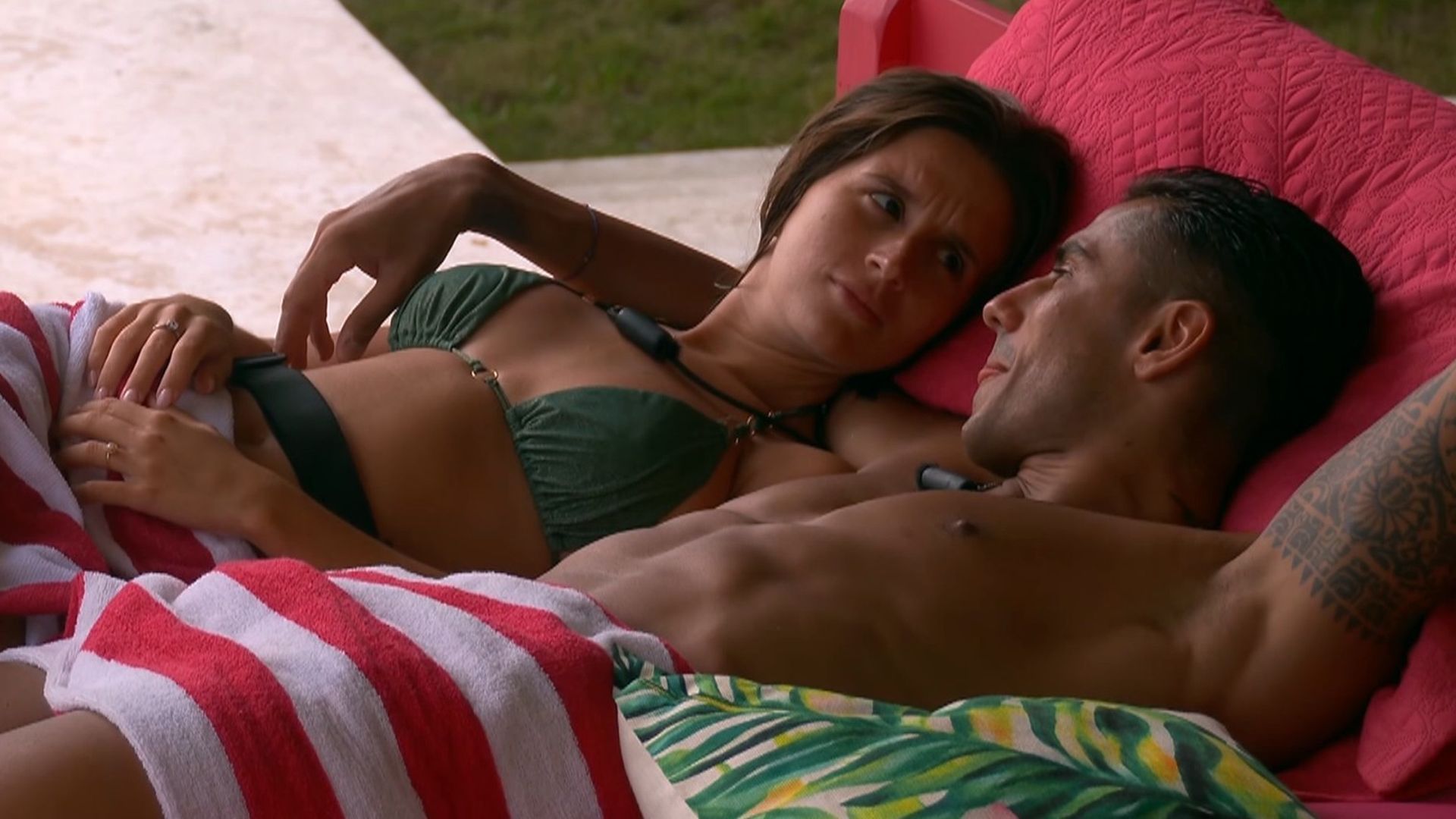 La confesión de Andrea a Sandra que ha hecho saltar la 'luz de la tentación' en 'Villa Montaña': "¿Te gustan?"