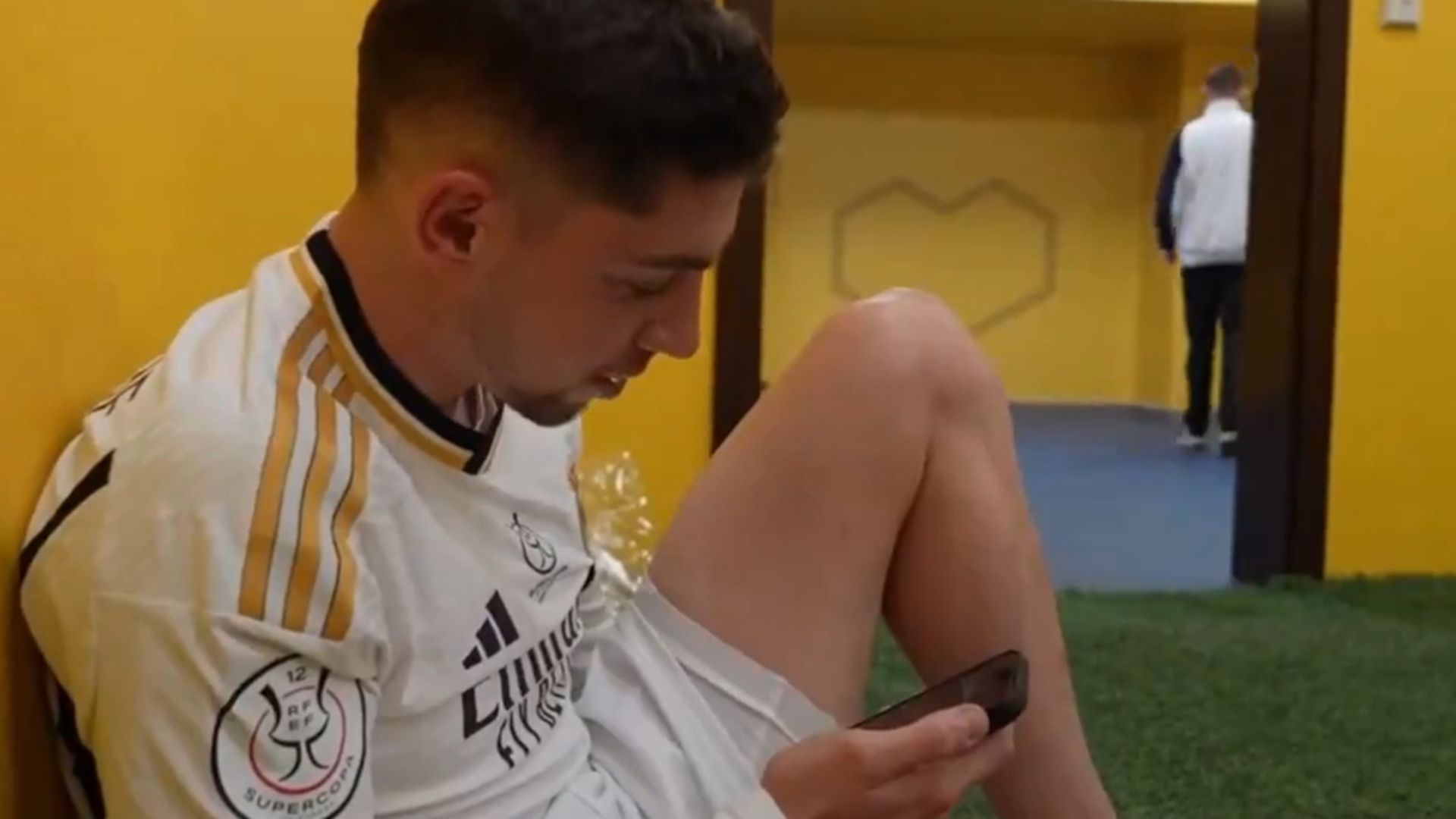 la_conversacion_de_fede_valverde_y_benicio_tras_la_semifinal_de_la_supercopa__madridis.jpg la_conversacion_de_fede_valverde_y_benicio_tras_la_semifinal_de_la_supercopa__madridis.jpg